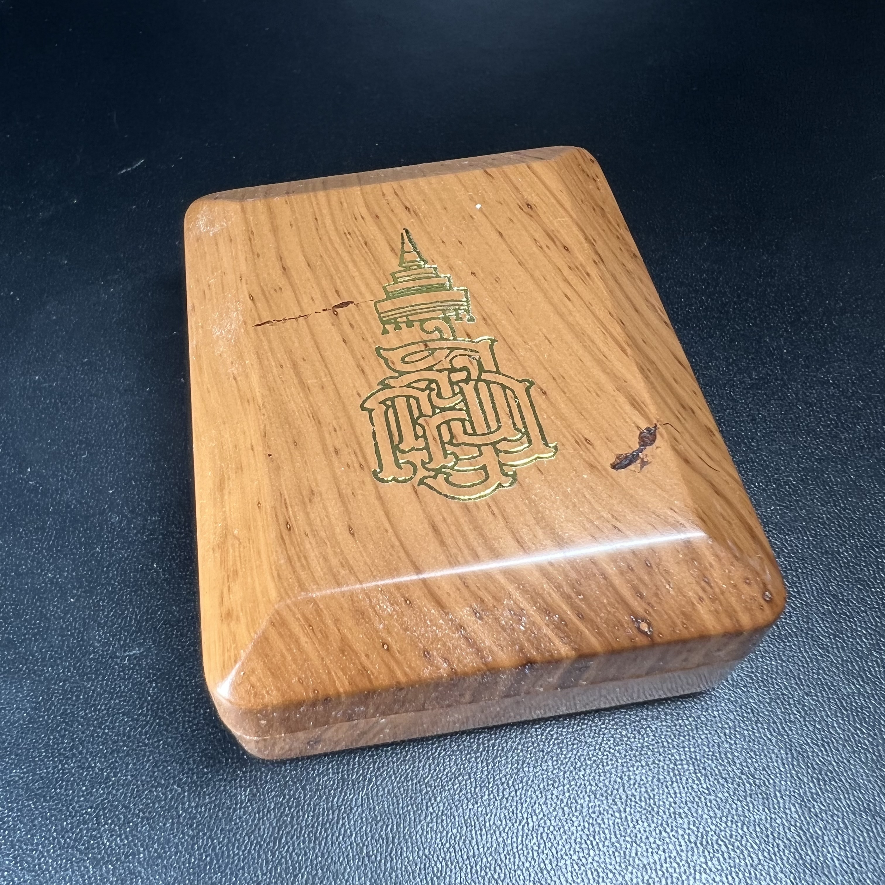 พระกริ่งที่ระลึก สมเด็จพระญาณสังวร สมเด็จพระสังฆราช สกลมหาสังฆปริณายก ทรงเจริญพระชันษา 99 ปี 3 ตุลาคม 2555 วัดบวรนิเวศวิหาร(ทรงพระราชทานใต้ฐานองค์พระกริ่งบรรจุเส้นพระเกศา)(1 ใน 999 องค์)