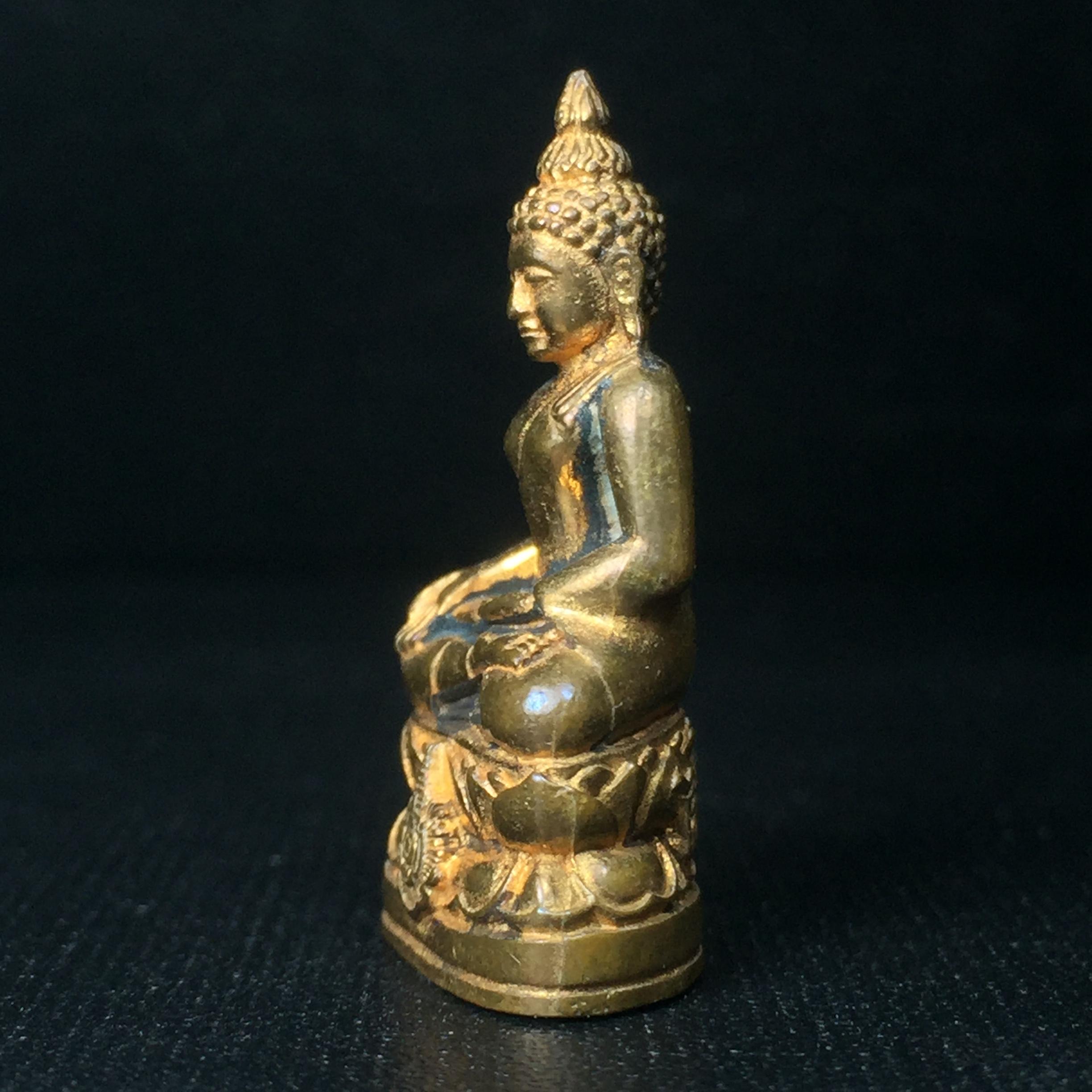 พระกริ่งไพรีพินาศ เฉลิมพระเกียรติ พระบาทสมเด็จพระเจ้าอยู่หัวรัชกาลที่9 พระชนมพรรษา 6 รอบ ปี2542เนื้อสัมฤทธิ์(บรรจุเหล็กไหล)ดีนอก-ดีใน