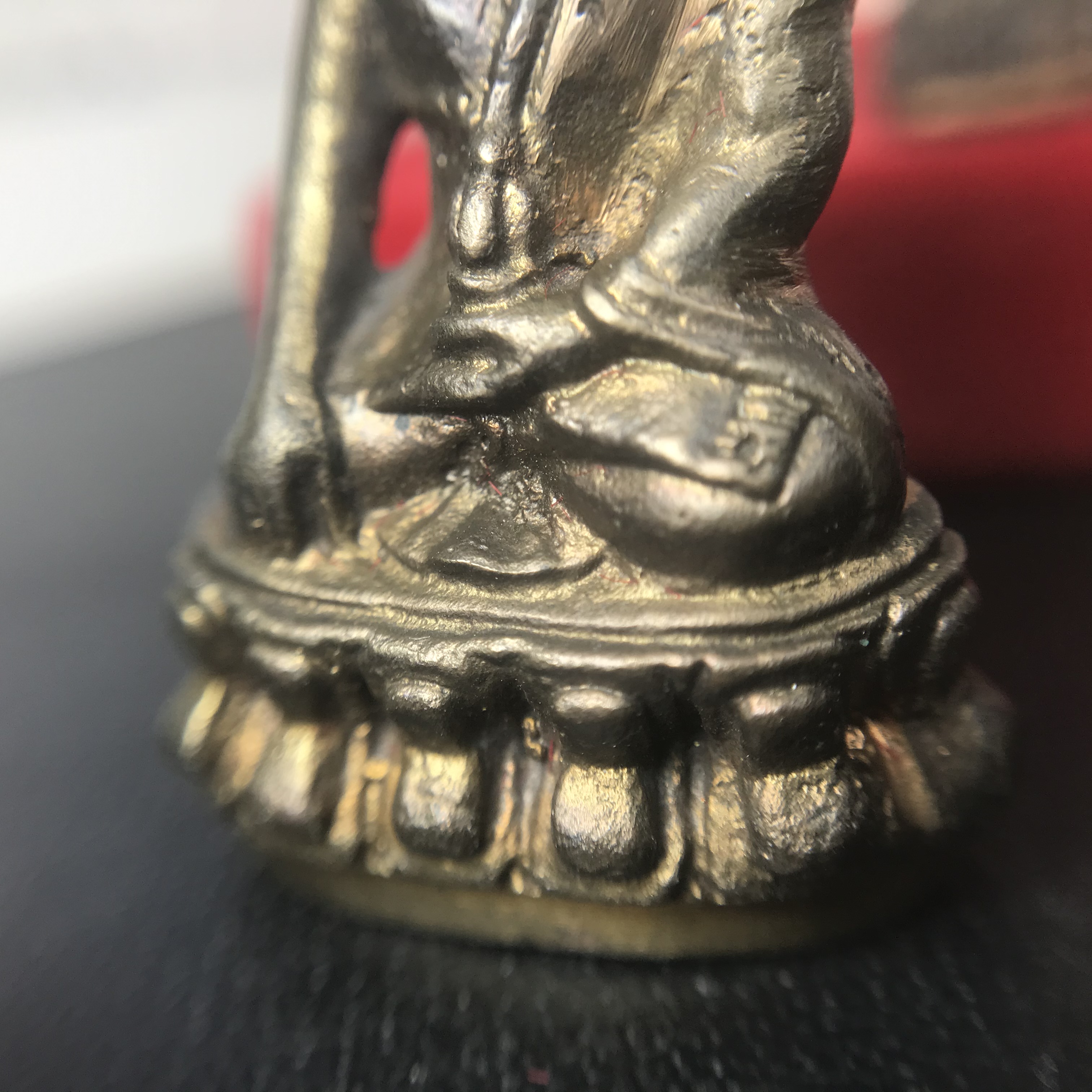 พระกริ่ง-พระชัยวัฒน์ ปวเรศ ปี2530 วัดบวรนิเวศราชวรวิหาร(ในหลวง ร.9 เสด็จเททอง)(บรรจุเส้นเกศาในหลวงรัชกาลที่9)พร้อมสูจิบัตรเดิมตอนจัดสร้าง(สภาพสวยครบสมบูรณ์) (องค์หน้าใหญ่)(องค์ทองทบ)แบบพิมพ์นิยมหายาก