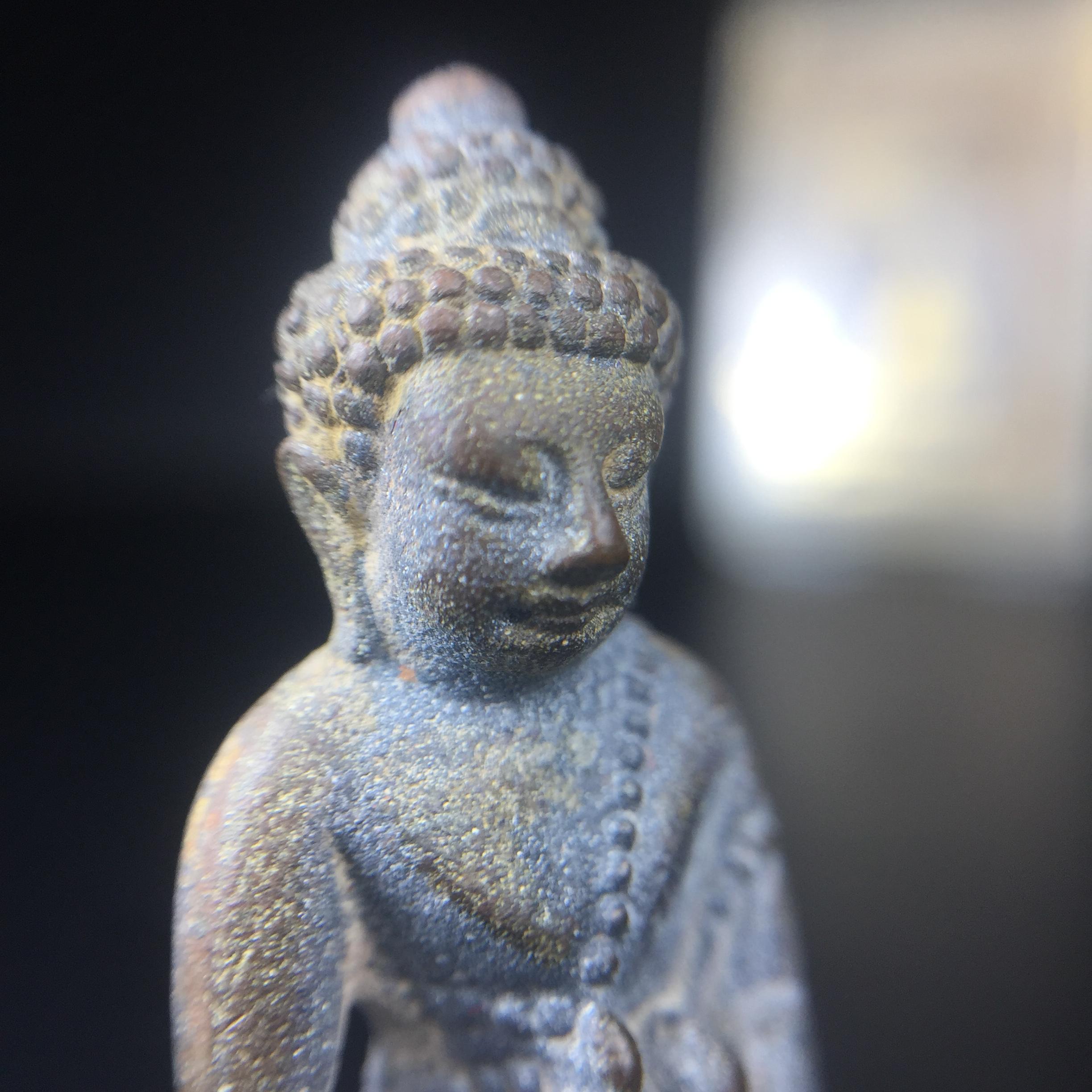 พระกริ่งชินบัญชรฉลองพระชันษา 100 ปี สมเด็จพระญาณสังวร วัดบวรนิเวศวิหาร ปี 2556 เนื้อนวโลหะผสมทองคำก้นทองแดง พิธีใหญ่ มวลสารเด่น นิยม(1 ใน 2556 องค์)