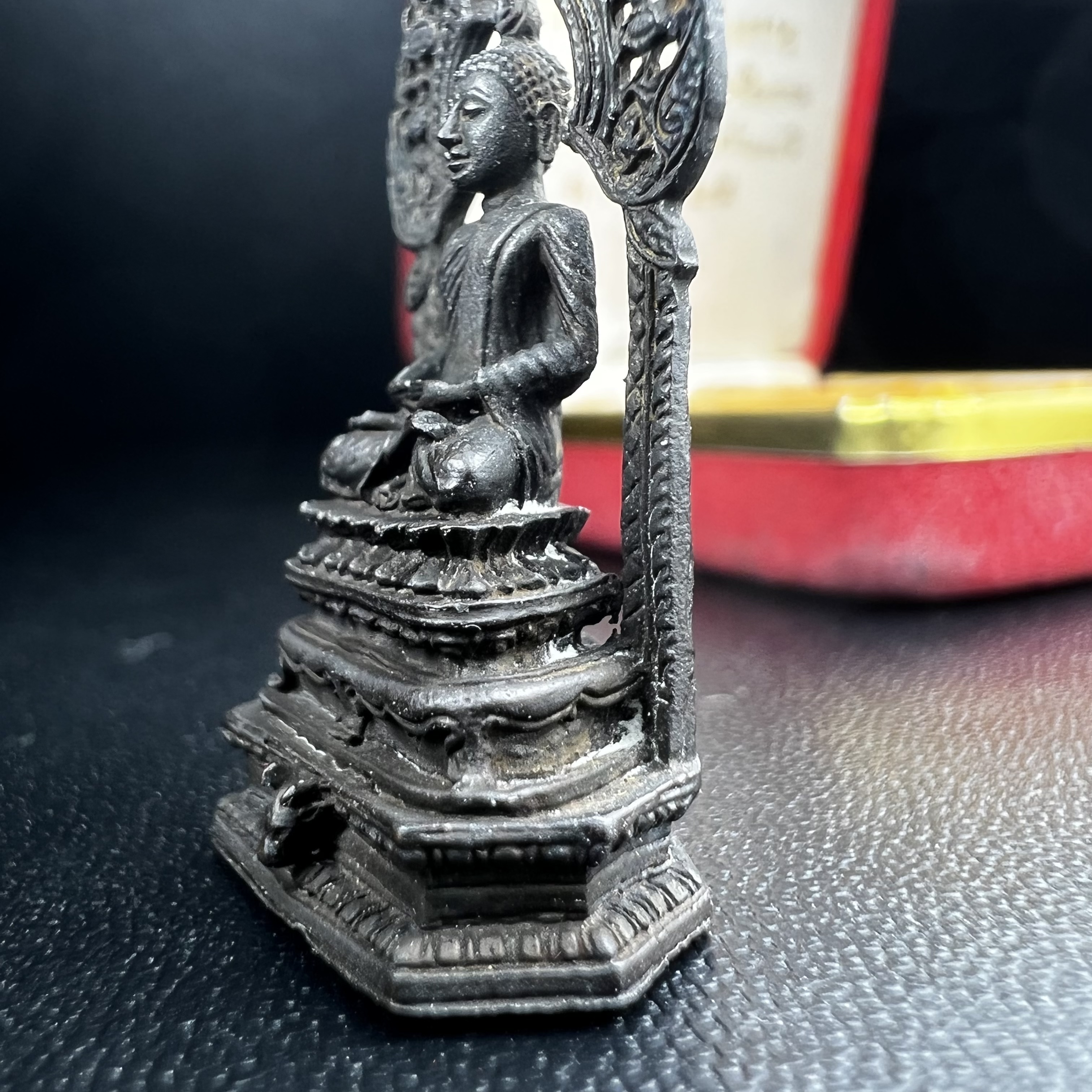 กริ่งพระพุทธนิรันตราย วัดราชประดิษฐสถิตมหาสีมารามราชวรวิหาร สมโภชกรุงรัตนโกสินทร์ 200ปี พ.ศ.2525 เนื้อนวโลหะ (พิธีใหญ่ เกจิคณาจารย์ในยุคล้นหลาม ในหลวง ร.9 เสด็จร่วมพิธี สมเด็จพระสังฆราชประธานพิธีปลุกเสก)มาพร้อมกล่องบรรจุเดิมครบสมบูรณ์ หายากก(1ใน 1209องค์)