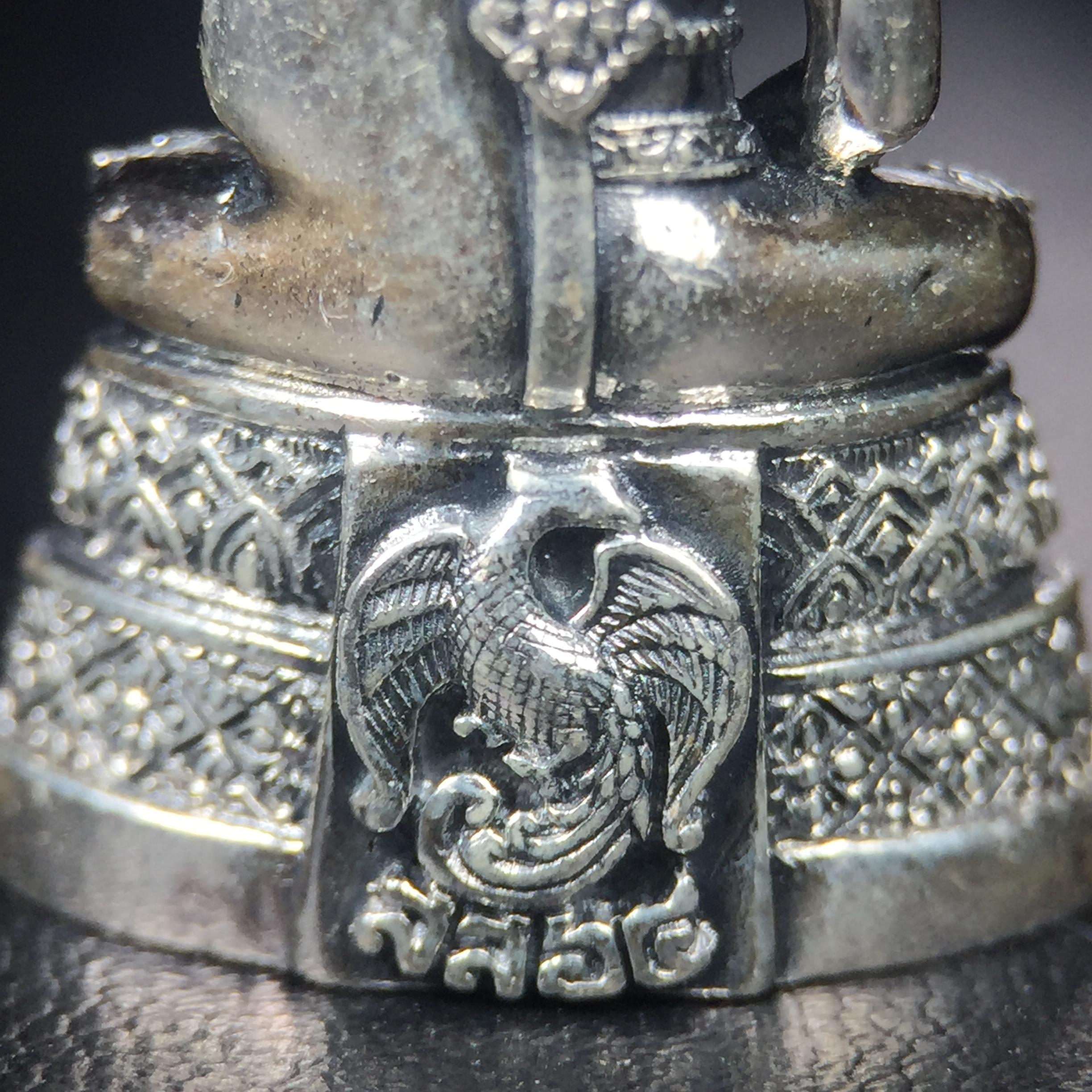 พระแก้วมรกต กรมสรรพสามิตจัดสร้างขึ้นเนื่องในโอกาสครบรอบ 64 ปีของกรมสรรพสามิต และเนื่องในวโรกาสที่พระบาทสมเด็จพระเจ้าอยู่หัวทรงครองราชย์ครบ 50 ปีในปีกาญจนาภิเษก เมื่อ พ.ศ.2539 เนื้อเงินรมดำขัดเงาพร้อมกล่องบรรจุเดิม