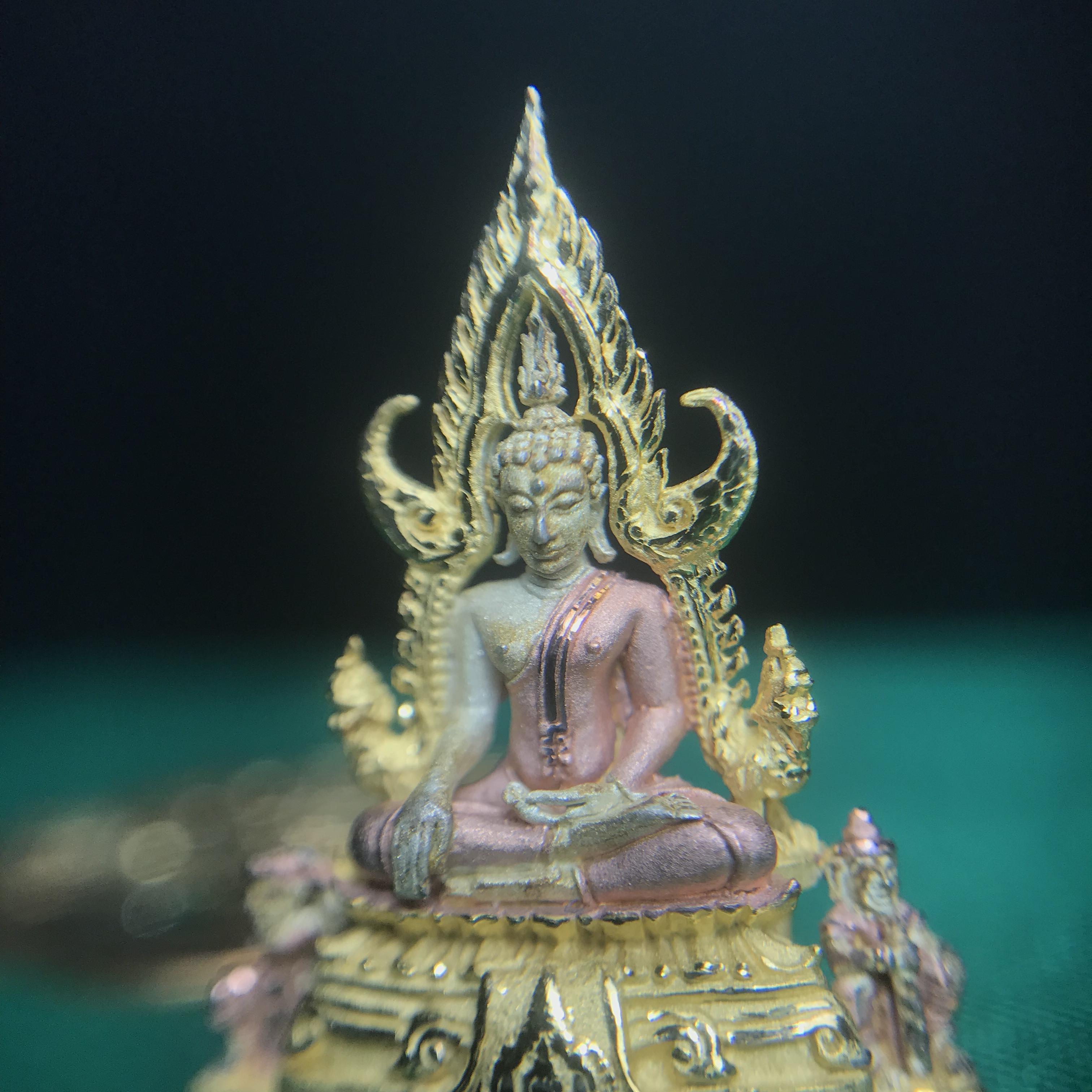 พระพุทธชินราช ภปร. ในวโรกาสพระราชพิธีมหามงคล เฉลิมพระชนมายุ6รอบ 5ธันวาคม2542) เนื้อเงินสามกษัตริย์ พิมพ์ขนาดกลาง พร้อมกล่องบรรจุ