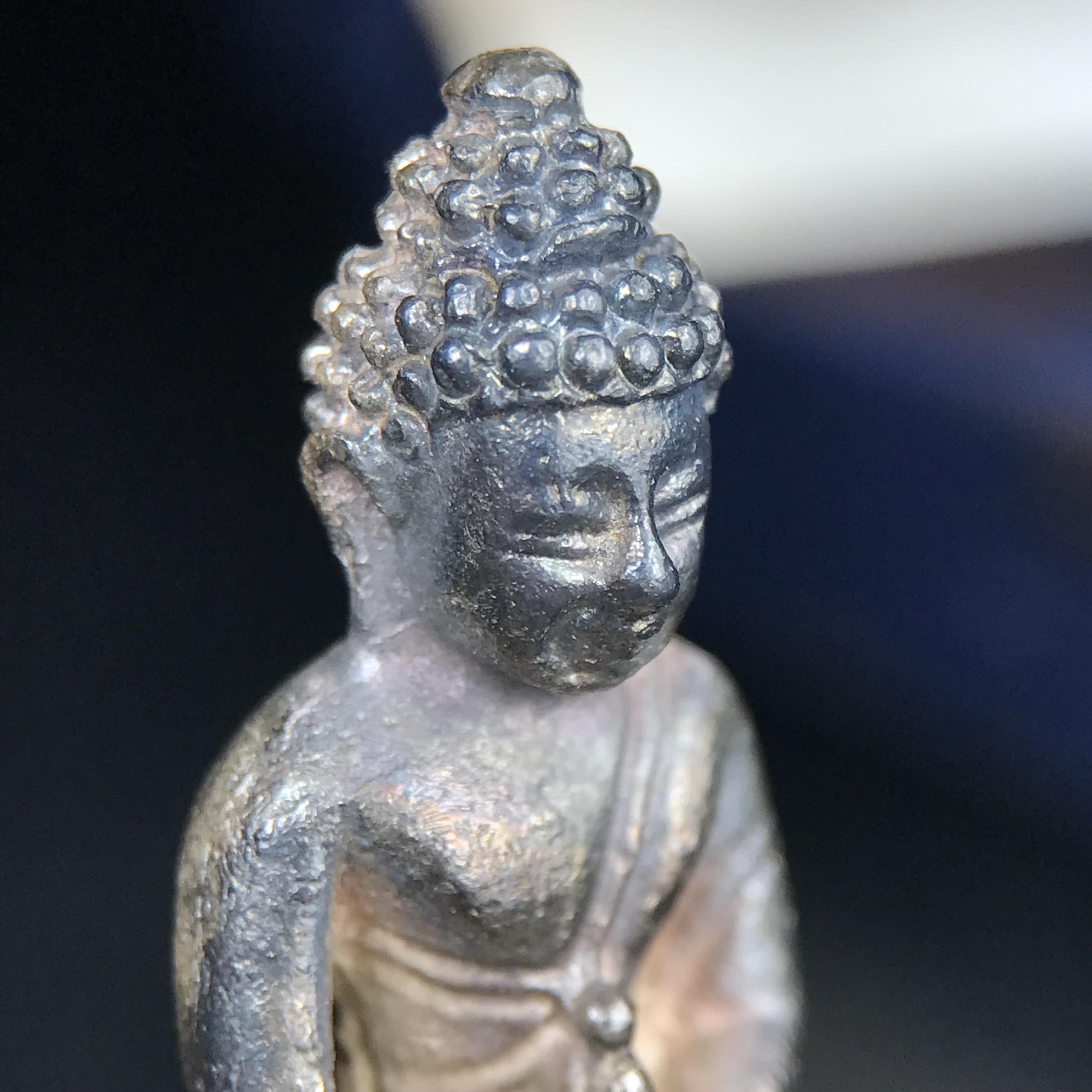 พระกริ่งศาสดา ภปร. วัดบวรนิเวศวิหาร ปี 2532 จัดสร้างในโอกาสสองทศวรรษรามาธิบดี เพื่อศูนย์การแพทย์สิริกิติ์ เนื้อเงิน(ผิวเดิมสวยงาม) (พิธีใหญ่ มวลสารมงคล สวยงามเข้มขลัง)สมเด็จพระญาณสังวร สมเด็จพระสังฆราชฯเสด็จเททอง***ตอกโค๊ตหมายเลข ๒๙๘***