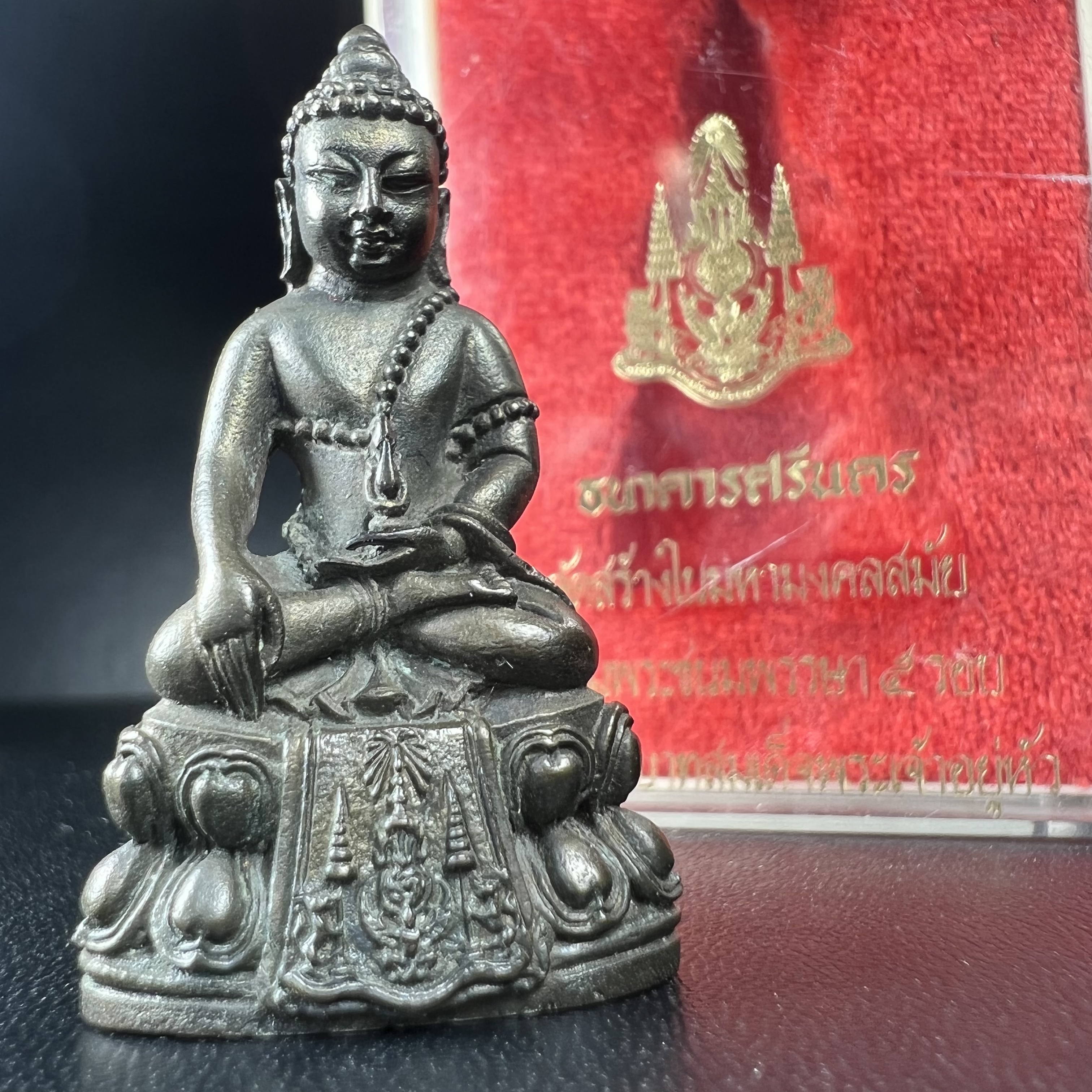 พระกริ่งปรมาภรณ์พุทธปัญญา(พระกริ่งศรีนคร 2) จัดสร้างเนื่องในมหามงคลสมัยเฉลิมพระชมน์พรรษา 5 รอบ องค์พระบาทสมเด็จพระเจ้าอยู่หัวรัชกาลที่9 ปี 2530 เนื้อนวโลหะ (ออกแบบโดยนายช่างเกษม มงคลเจริญ มีพระอาจารย์ไสว วัดราชนัดดา กรุงเทพ เป็นเจ้าพิธีครั้งสุดท้าย)