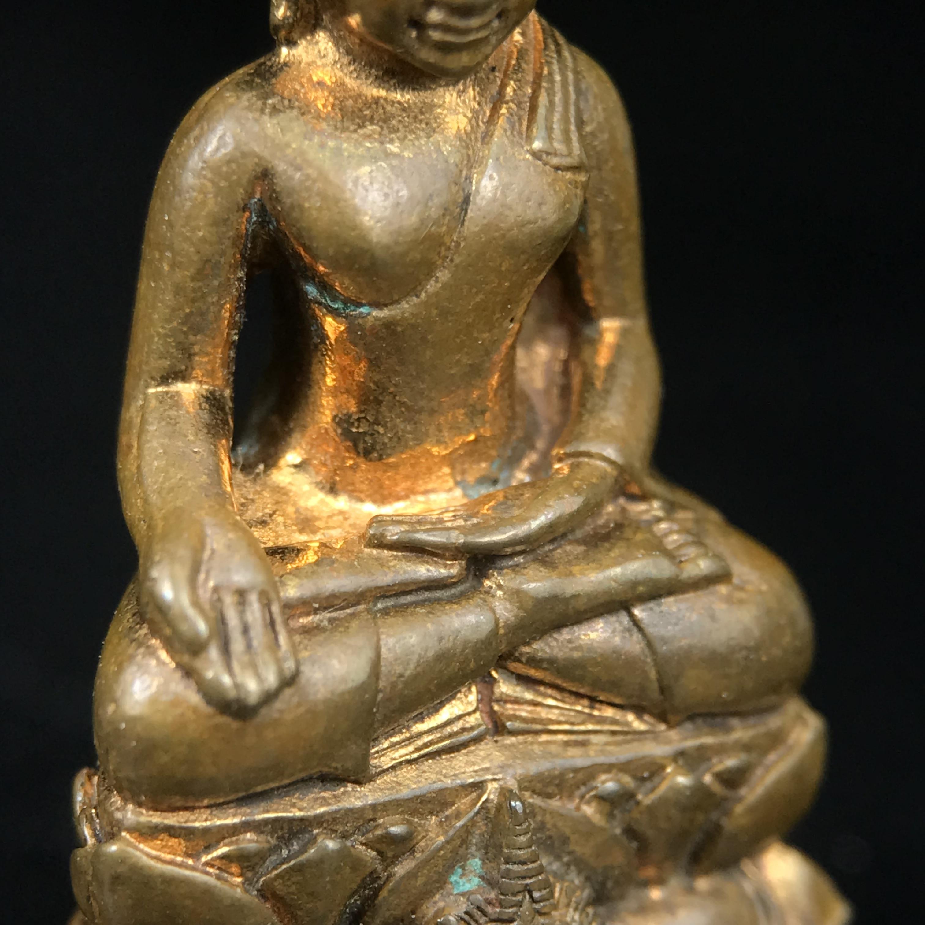 พระกริ่งไพรีพินาศ บรรจุเหล็กไหล ครั้งแรกและครั้งเดียวในประวัติศาสตร์ เฉลิมพระเกียรติ พระบาทสมเด็จพระเจ้าอยู่หัวรัชกาลที่9 พระชนมพรรษา 6 รอบ ปี2542 เนื้อสัมฤทธิ์(บรรจุเหล็กไหล)ดีนอก-ดีใน พิธีใหญ่ มวลสารเด่น (หายาก)