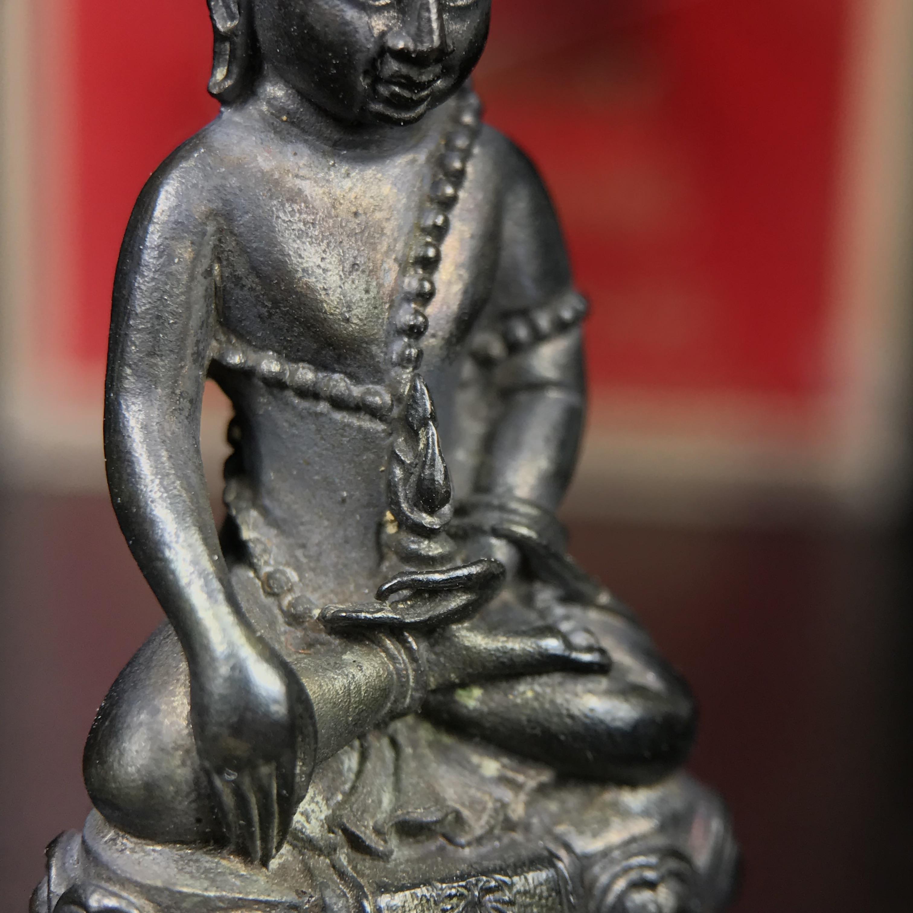 พระกริ่งปรมาภรณ์พุทธปัญญา(พระกริ่งศรีนคร 2) จัดสร้างเนื่องในมหามงคลสมัยเฉลิมพระชมน์พรรษา 5 รอบ องค์พระบาทสมเด็จพระเจ้าอยู่หัวรัชกาลที่9 ปี 2530 เนื้อนวโลหะ (ออกแบบโดยนายช่างเกษม มงคลเจริญ มีพระอาจารย์ไสว วัดราชนัดดา กรุงเทพ เป็นเจ้าพิธีครั้งสุดท้าย)