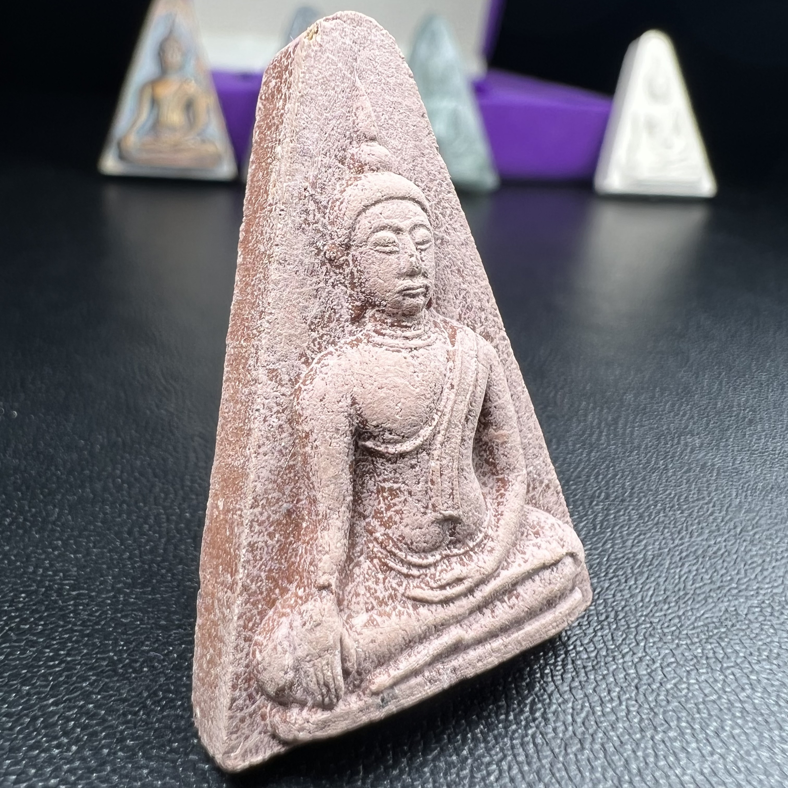 พระนางพญาเสน่ห์จันทร์ สธ. สร้างในวโรกาสทรงเจริญพระชนมายุ 50 พรรษา สมเด็จพระเทพฯ พ.ศ.2548 ชุดพิเศษ (1 ใน 5000 ชุด)หายาก