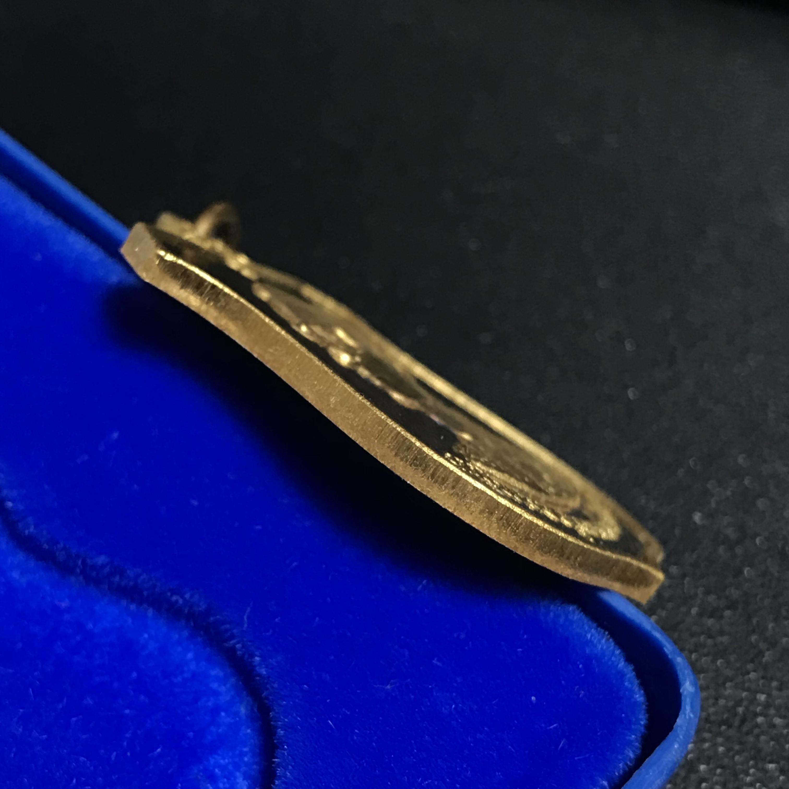 เหรียญมิ่งมหามงคล เฉลิมพระชนมพรรษา 6 รอบในหลวงรัชกาลที่9 ปี 2542 เนื้อทองทิพย์ สภาพสวยดุจทองคำพร้อมกล่อง