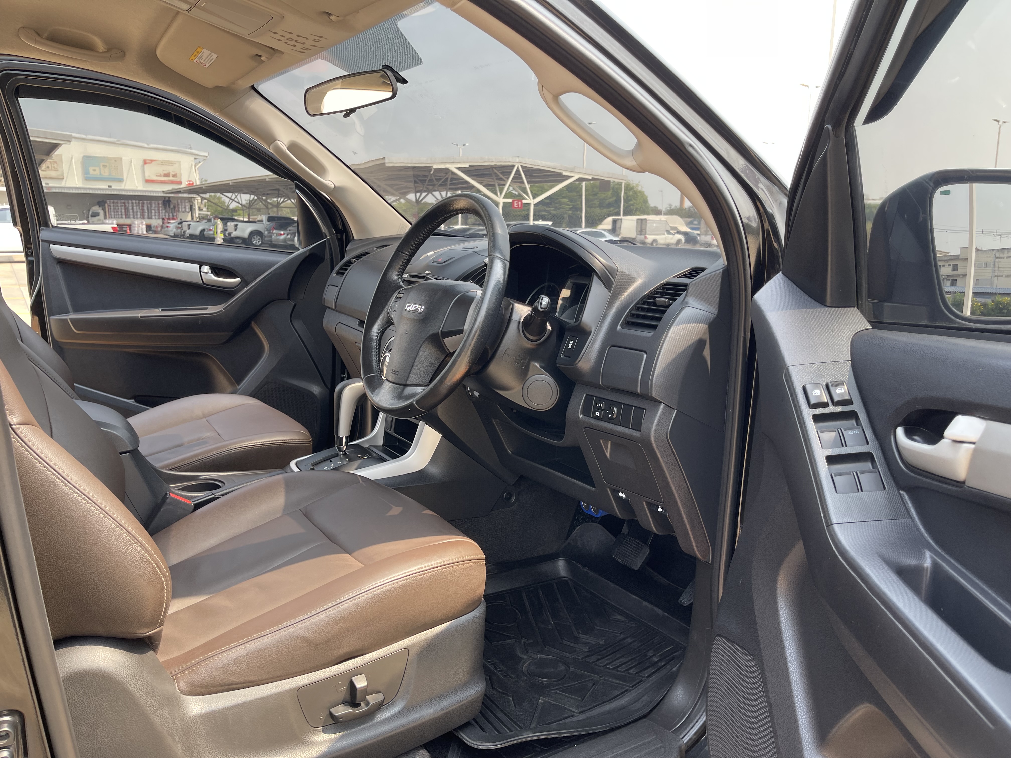 Isuzu Dmax All New 4ประตู Hilander 3.0 Vgs Z Prestige Navi Push Start At 2015 ดำ