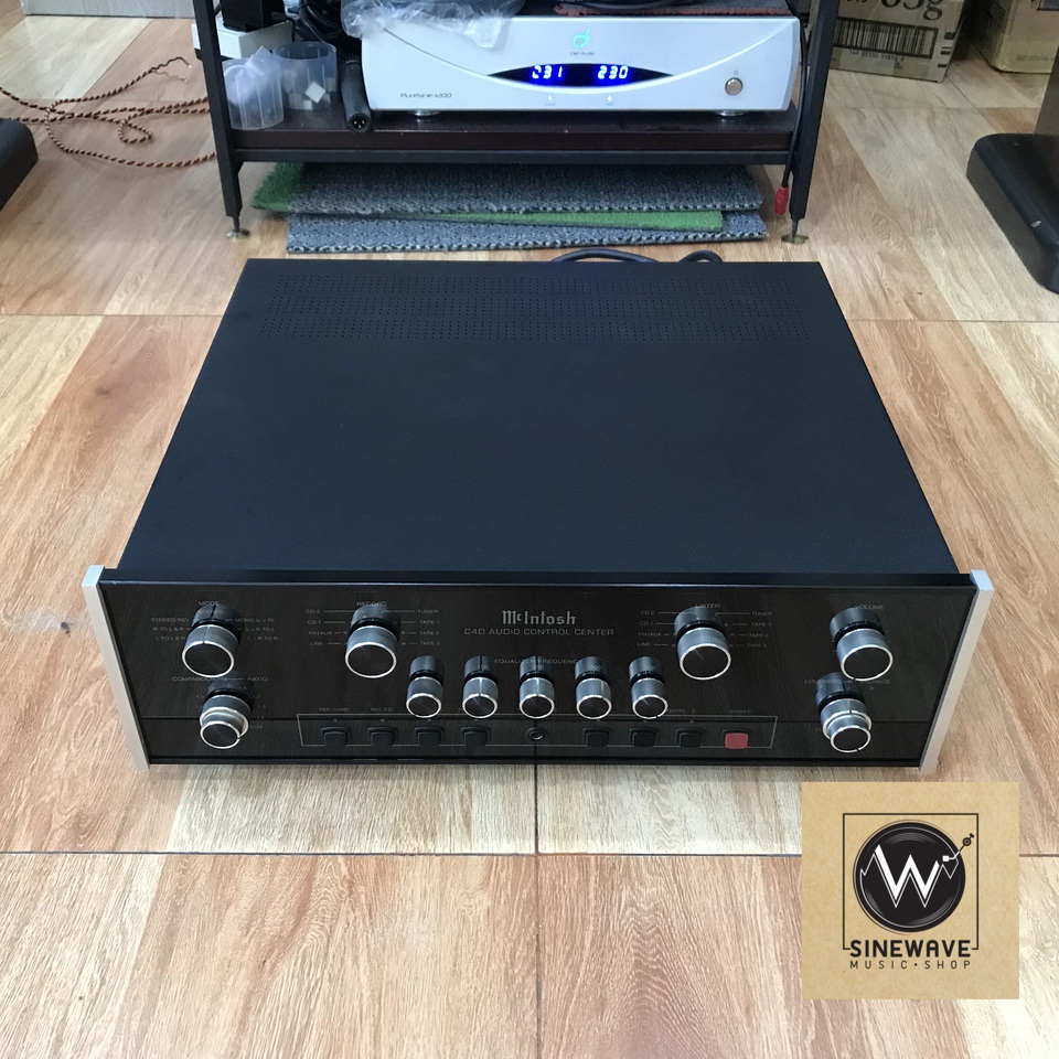 Pre Amp ยี่ห้อ Mcintosh รุ่น C40 (Made in USA) ไฟ 220Volts