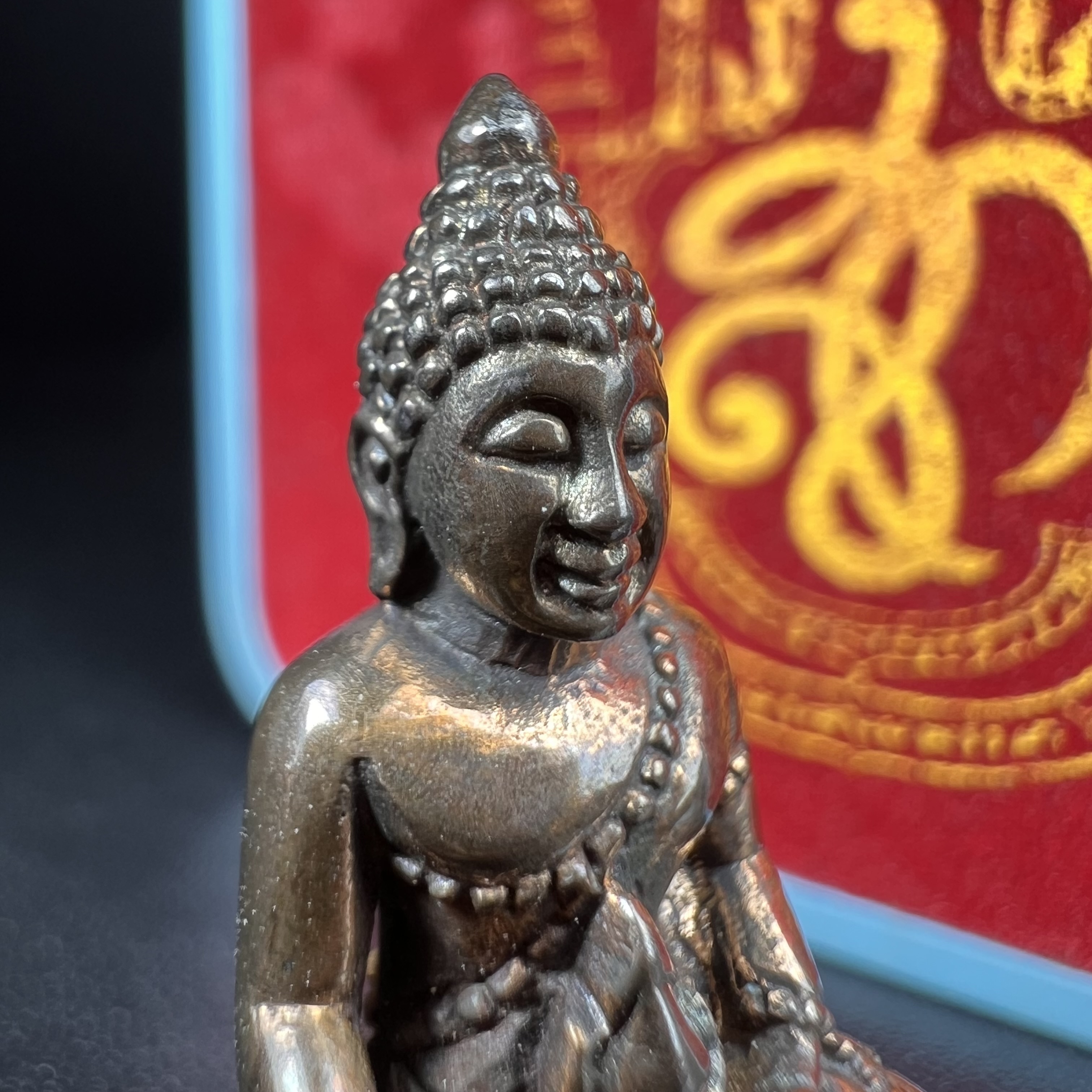 พระกริ่งสมเด็จนางพญาญาณนาวา พรหมวชิรญาณ โครงการพัฒนาพระอารามเฉลิมพระเกียรติ วัดยานนาวา ปี 2547เนื้อนวโลหะก้นเงิน องค์หมายเลข ๓๙๐ พร้อมกล่องบรรจุเดิมครบสมบูรณ์