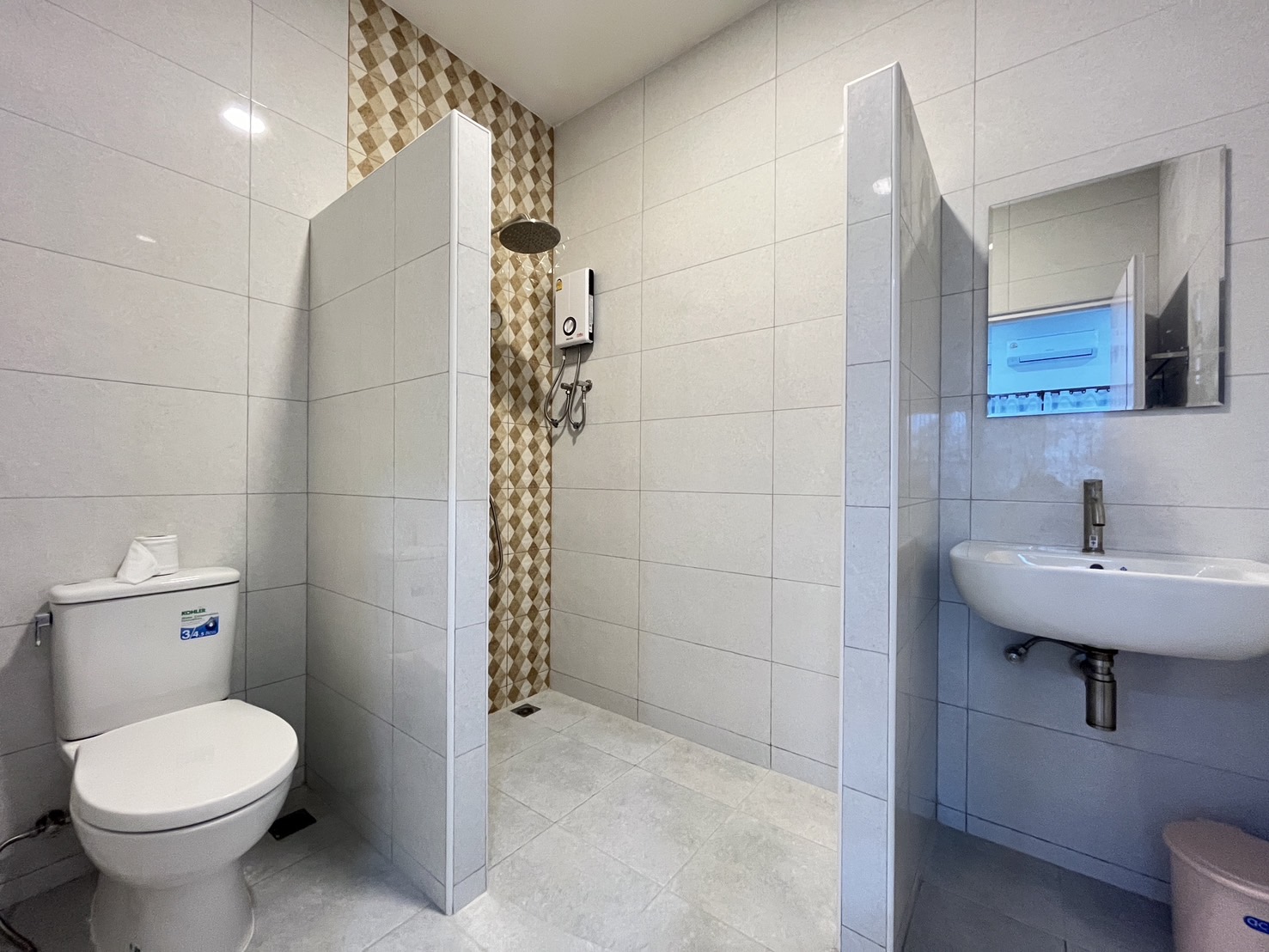 For Rent : Chalong, One-story townhome, 3 bedrooms 2 bathrooms