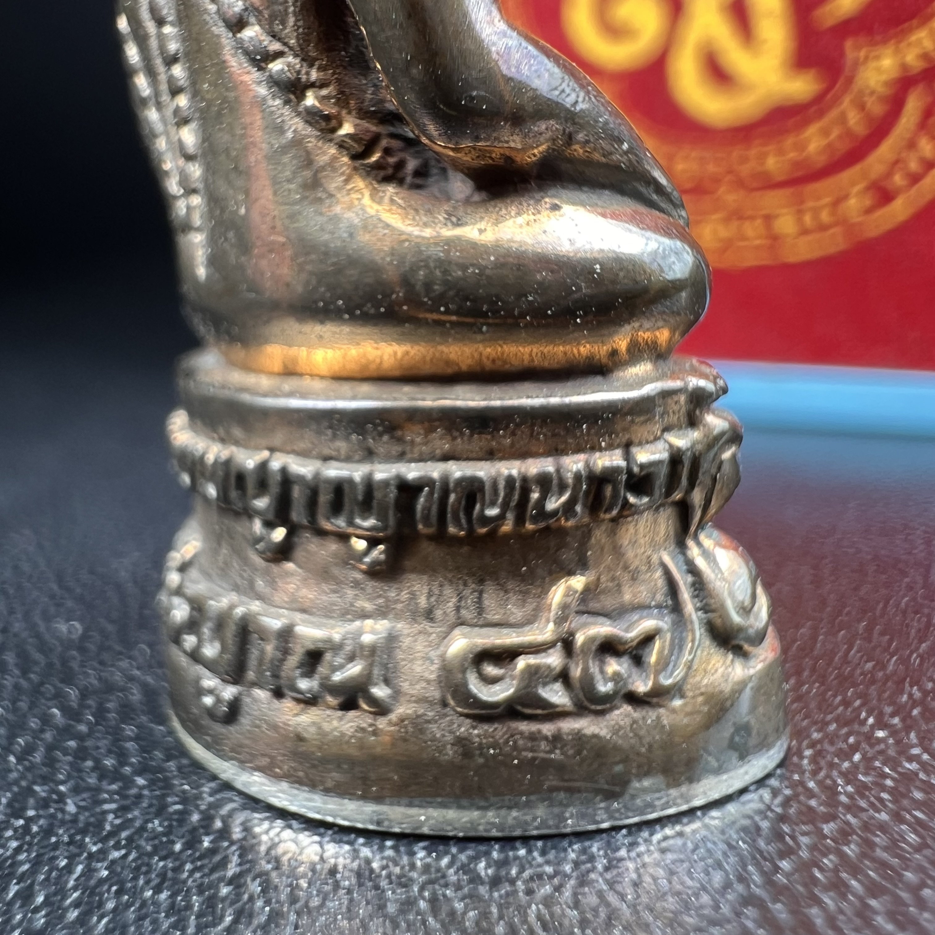 พระกริ่งสมเด็จนางพญาญาณนาวา พรหมวชิรญาณ โครงการพัฒนาพระอารามเฉลิมพระเกียรติ วัดยานนาวา ปี 2547เนื้อนวโลหะก้นเงิน องค์หมายเลข ๓๙๐ พร้อมกล่องบรรจุเดิมครบสมบูรณ์