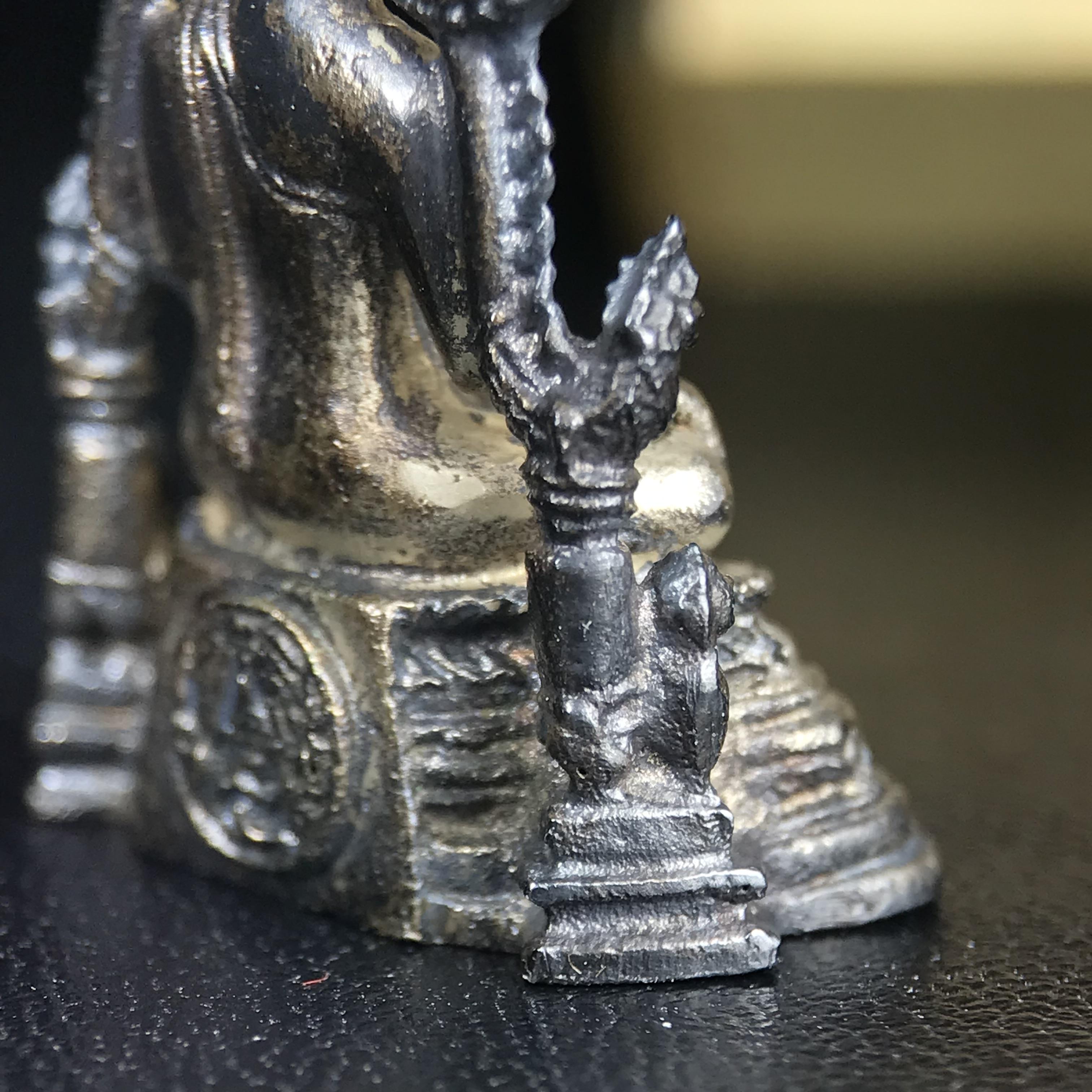 พระกริ่งพระพุทธชินราช มวก. วัดเบญจมบพิตรฯ ปี 2519(รุ่นพิเศษ รุ่นแรก รุ่นเดียว)เนื้อเงิน(สภาพสวยผิวเดิมติดรุ้งผิวขึ้นน้ำทองสวยมีเสน่ห์ตามกาลเวลา)(ในหลวงรัชกาลที่9และสมเด็จพระราชินีเสด็จฯเททอง)(พิธีใหญ่ เกจิอาจารย์ในยุคยอดนิยมร่วมปลุกเสก) (องค์หมายเลข ๓๐๓๔)