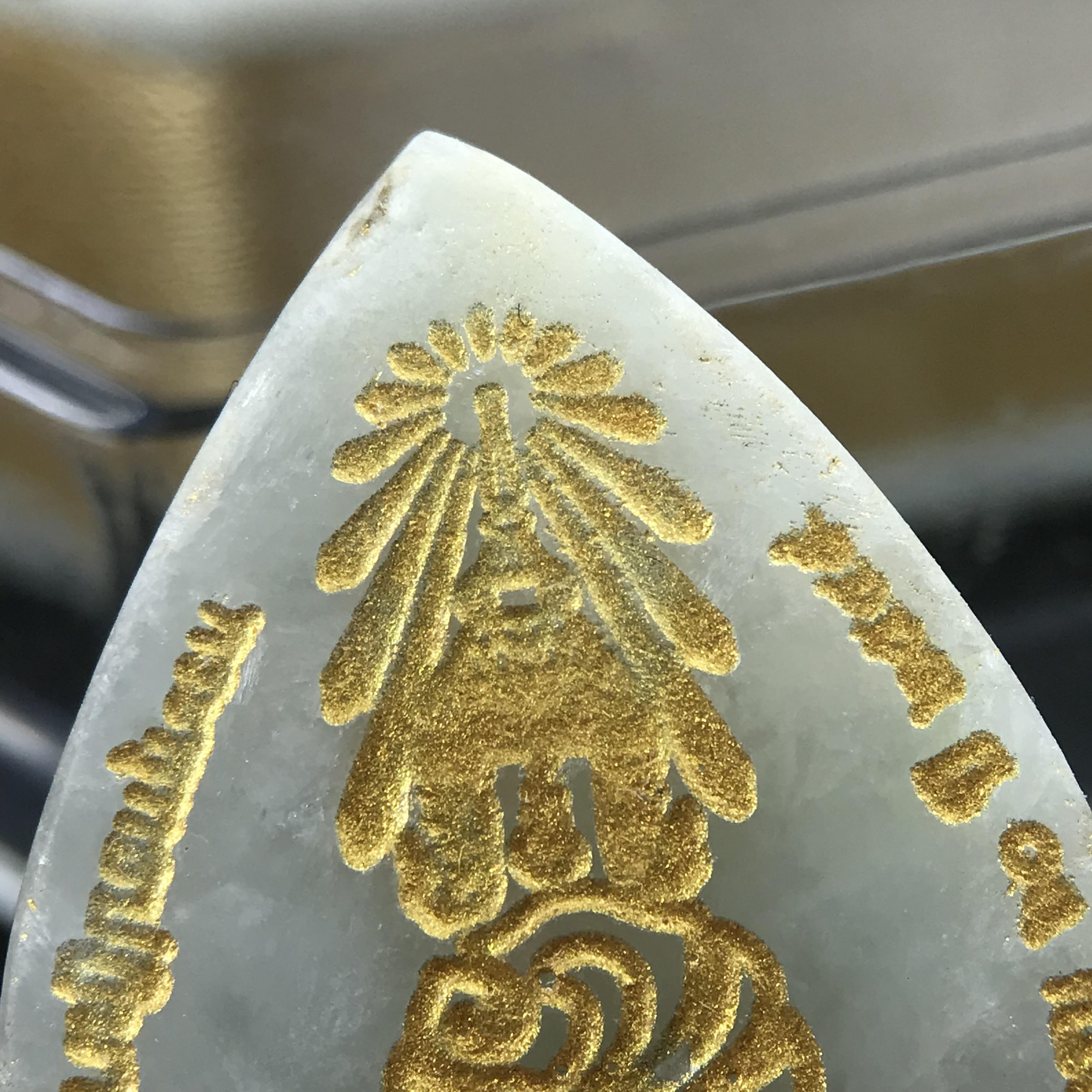 พระแก้วหยกใบโพธิ์ พระพุทธปฏิมาสุวรรณภูมิสิริโชค ภปร. การบินไทยจัดสร้างขึ้น เนื่องในวโรกาสฉลองสิริราชสมบัติครบ60ปี พุทธศักราช 2549 พิธีปลุกเสกวัดพระศรีรัตนศาสดาราม(วัดพระแก้ว) สวยๆพร้อมกล่อง สร้างน้อย หายาก(องค์หมายเลข3824) 1 ใน 6000 องค์