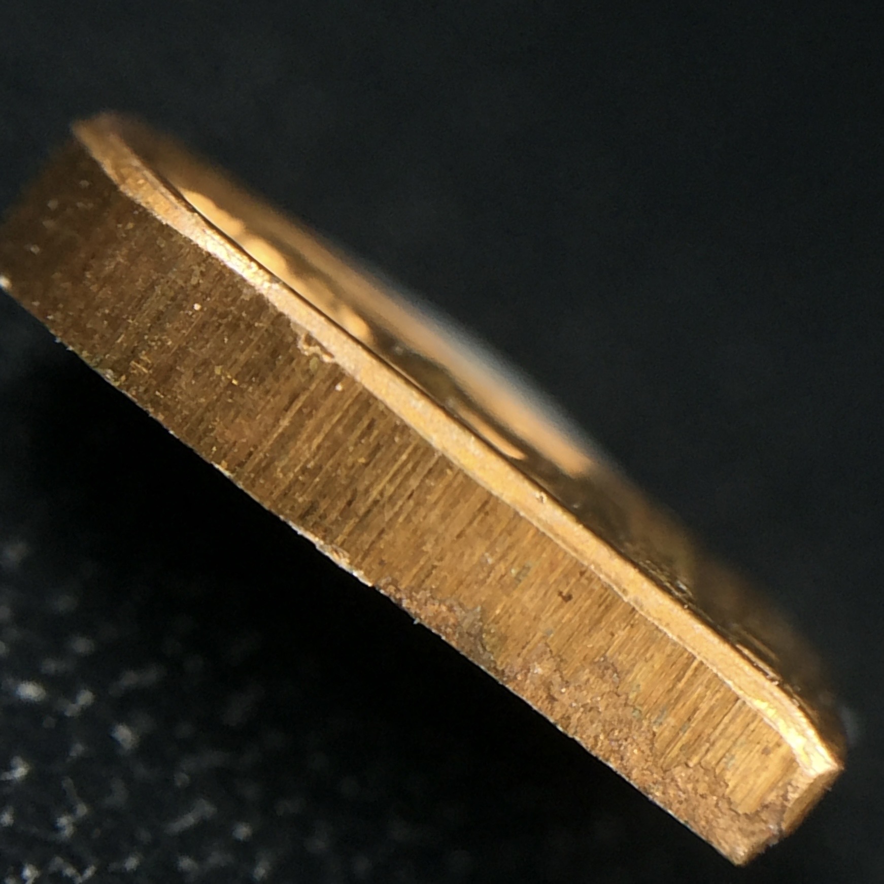 พระปรกใบมะขาม พระพุทธสิหิงค์ ภปร. ธรรมศาสตร์ 50ปี เนื้อทองแดง(คัดสภาพสวย)(ในหลวงรัชกาลที่9 เสด็จเททอง)(พระปรกใบมะขาม ภปร. รุ่นแรก) )(พิธีใหญ่ เกจิที่มีชื่อเสียงมาร่วมปลุกเสกจำนวนมาก ชนวนมาลสารเก่าเข้มขลัง )ของดีธรรมศาสตร์ที่ศิษย์เก่าไม่ควรพลาด