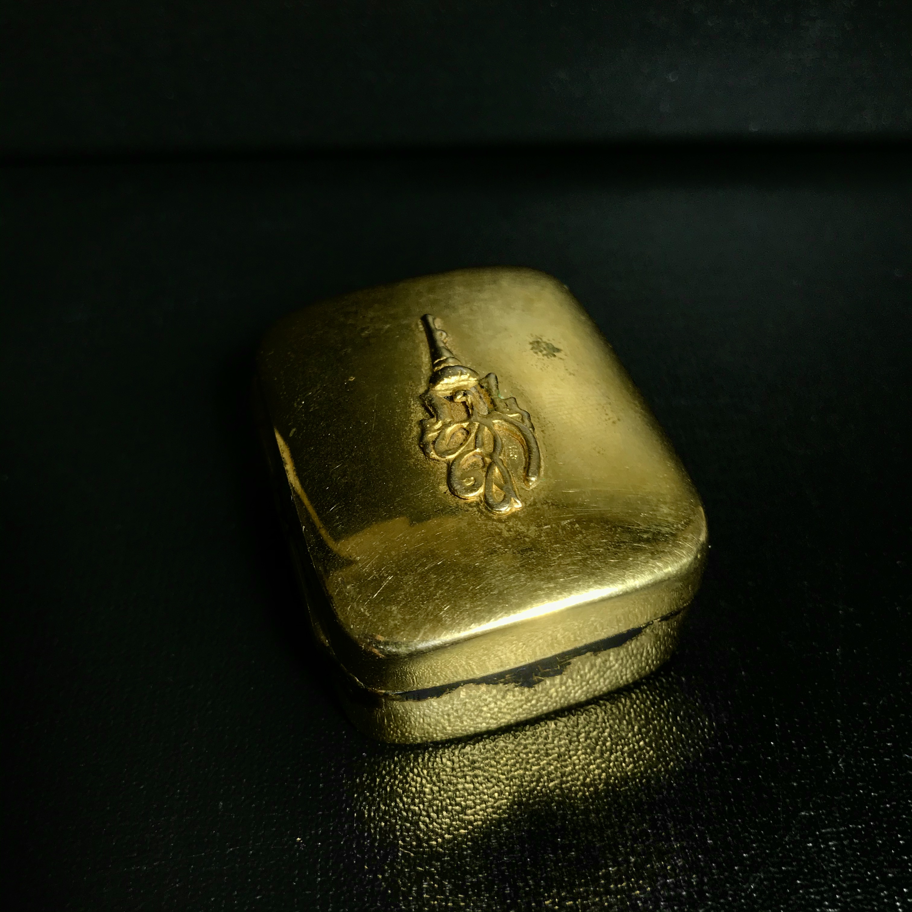 พระสมเด็จนางพญา ส.ก. ปี2535 เนื้อทองคำ พิมพ์ใหญ่ 5รอบพระราชินี หลวงปู่โต๊ะปลุกเสก(ในหลวงและพระราชินีเสด็จในพิธี) พร้อมกล่องบรรจุเดิม(นิยม)