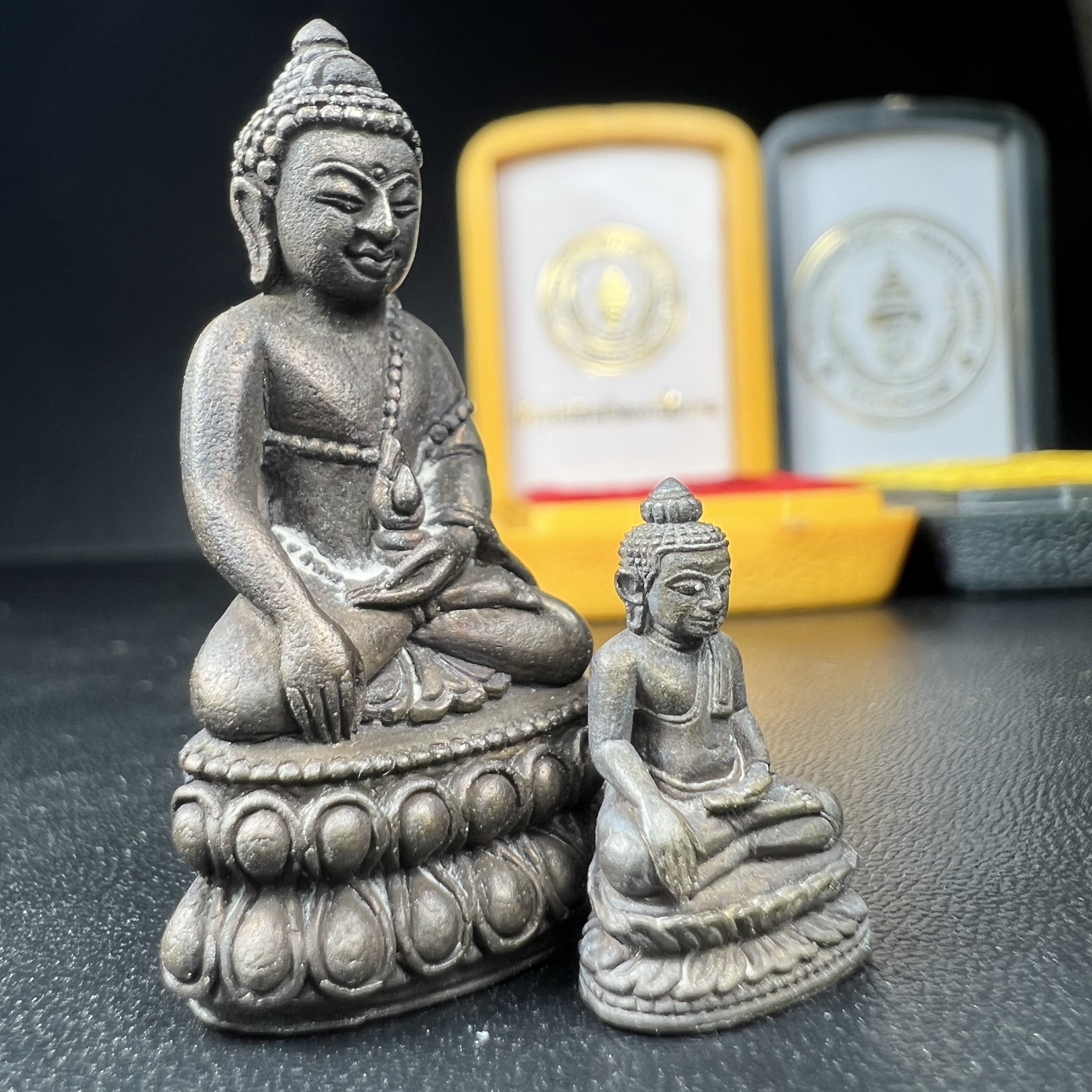 พระกริ่ง-พระชัยวัฒน์ ฉลองพระชนมายุครบ 7 รอบ 84 พรรษา สมเด็จพระสังฆราช(วาสน์) วัดราชบพิธฯ พ.ศ.2525 เนื้อนวโลหะ สภาพสวยมากกล่องบรรจุเดิมครบชุดสมบูรณ์(งานแกะแม่พิมพ์โดย นายช่างเกษม มงคลเจริญ)(1 ใน 1885 องค์)