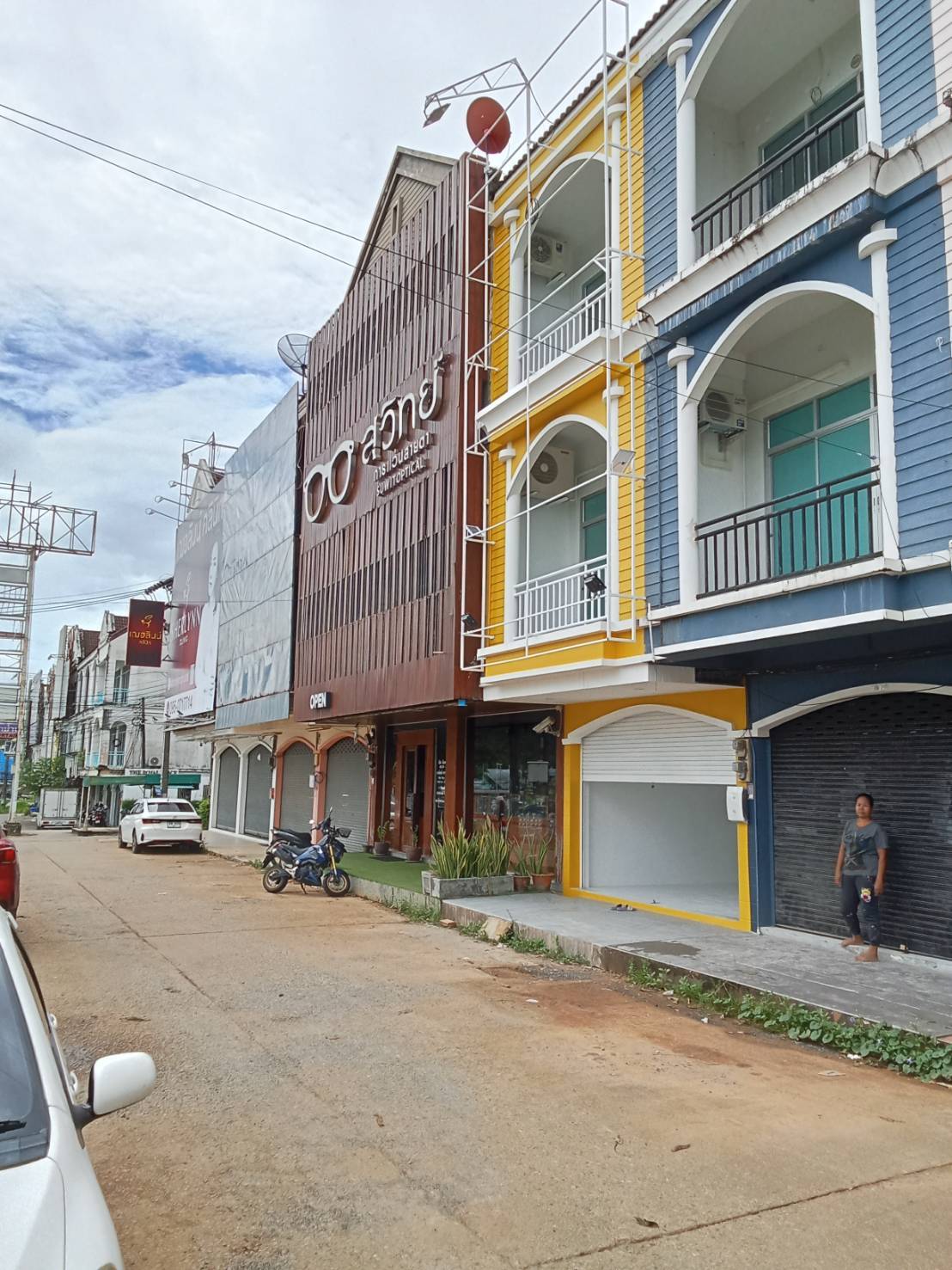 For Rent : Samkong, 3-Story Commercial Building, 2 Bedroom 2 Bathrooms