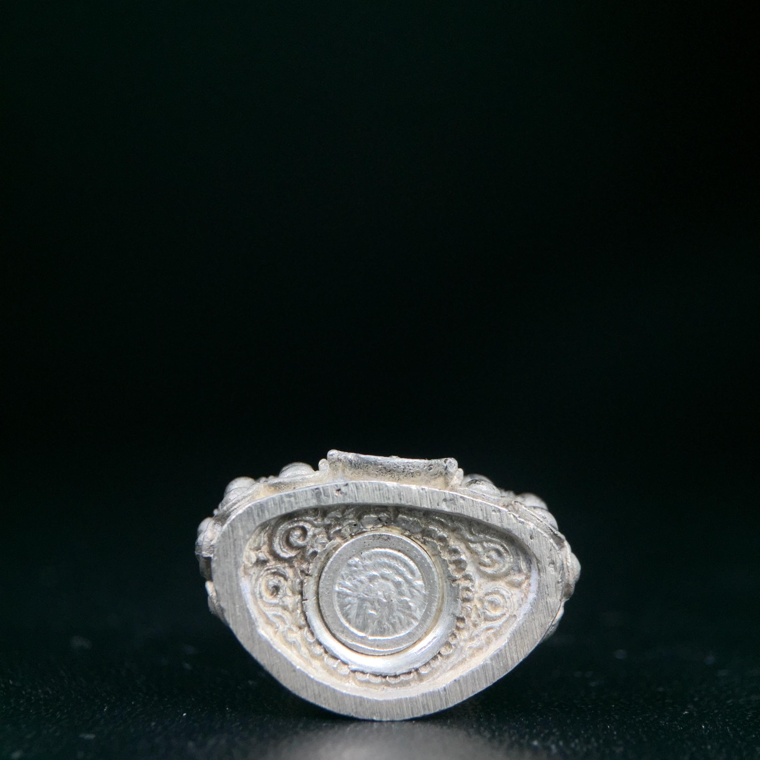 พระกริ่งศิรากาศ ภปร.(พระกริ่งคุ้มเกล้า)วัตถุมงคล"คุ้มเกล้าฯ" มูลนิธิ “คุ้มเกล้า” ในพระบรมราชูปถัมภ์ จัดสร้าง โรงพยาบาลภูมิพล เนื้อเงิน(พิมพ์หน้าไทย)(สภาพผิวสวย)(รัชกาลที่9เสด็จเททอง)(พิธีใหญ่)(นิยม)