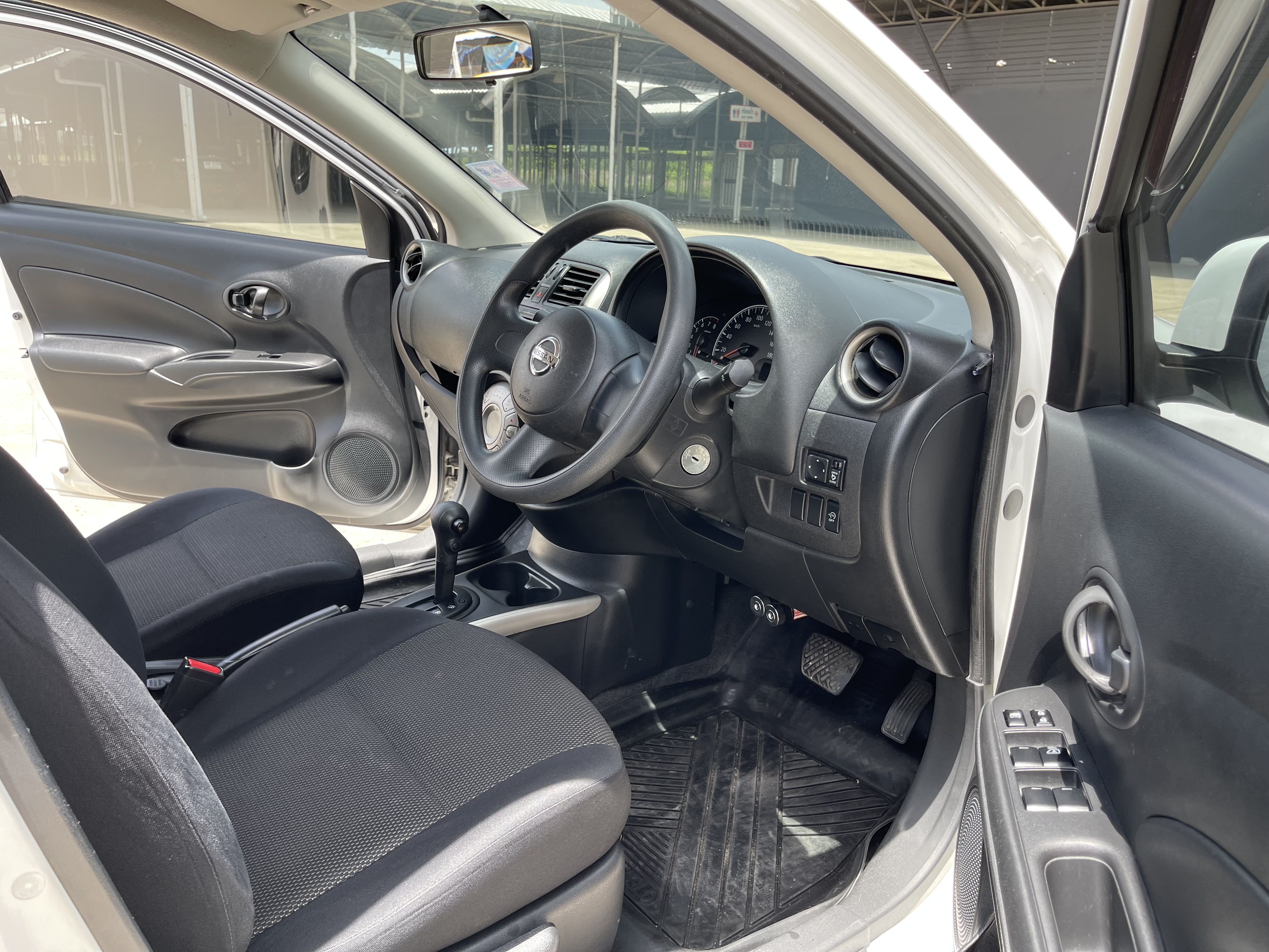 Nissan Almera 1.2 ES At 2013 ขาว