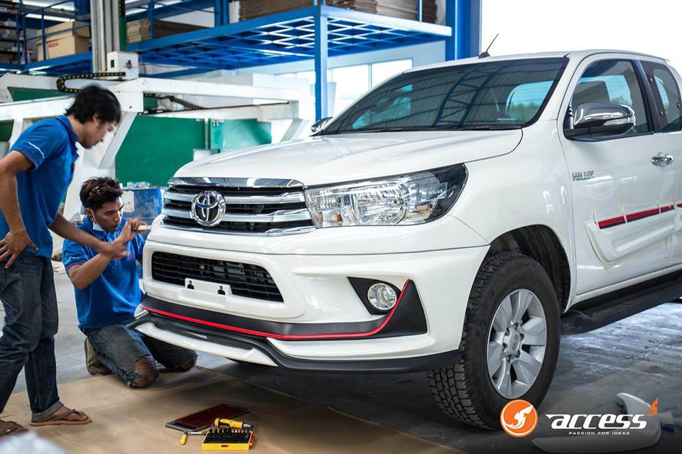 Toyota Revo Access body kits by Amotriz