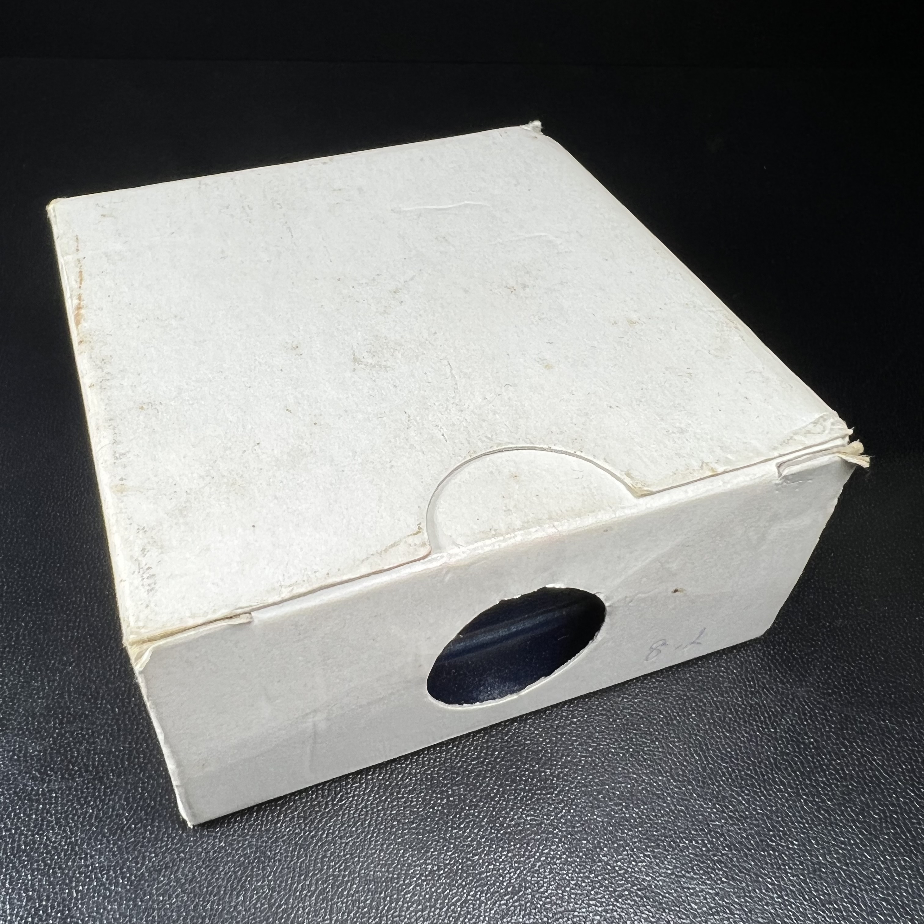 พระหลวงพ่อทวด พระนามาภิไธย สก. ปี2544(รุ่นแรก) เนื้อว่านคลุกรัก พิมพ์พิเศษหลังฝังข้าวสารดำ ชุดหลังพระนามาภิไธย สก. เนื้อเงิน(1ชุด 2องค์ พิมพ์ใหญ่สี่เหลี่ยม+พิมพ์เล็กพระรอดสี่เหลี่ยม)(1ใน5000 ชุด)พร้อมกล่องบรรจุเดิมหายาก