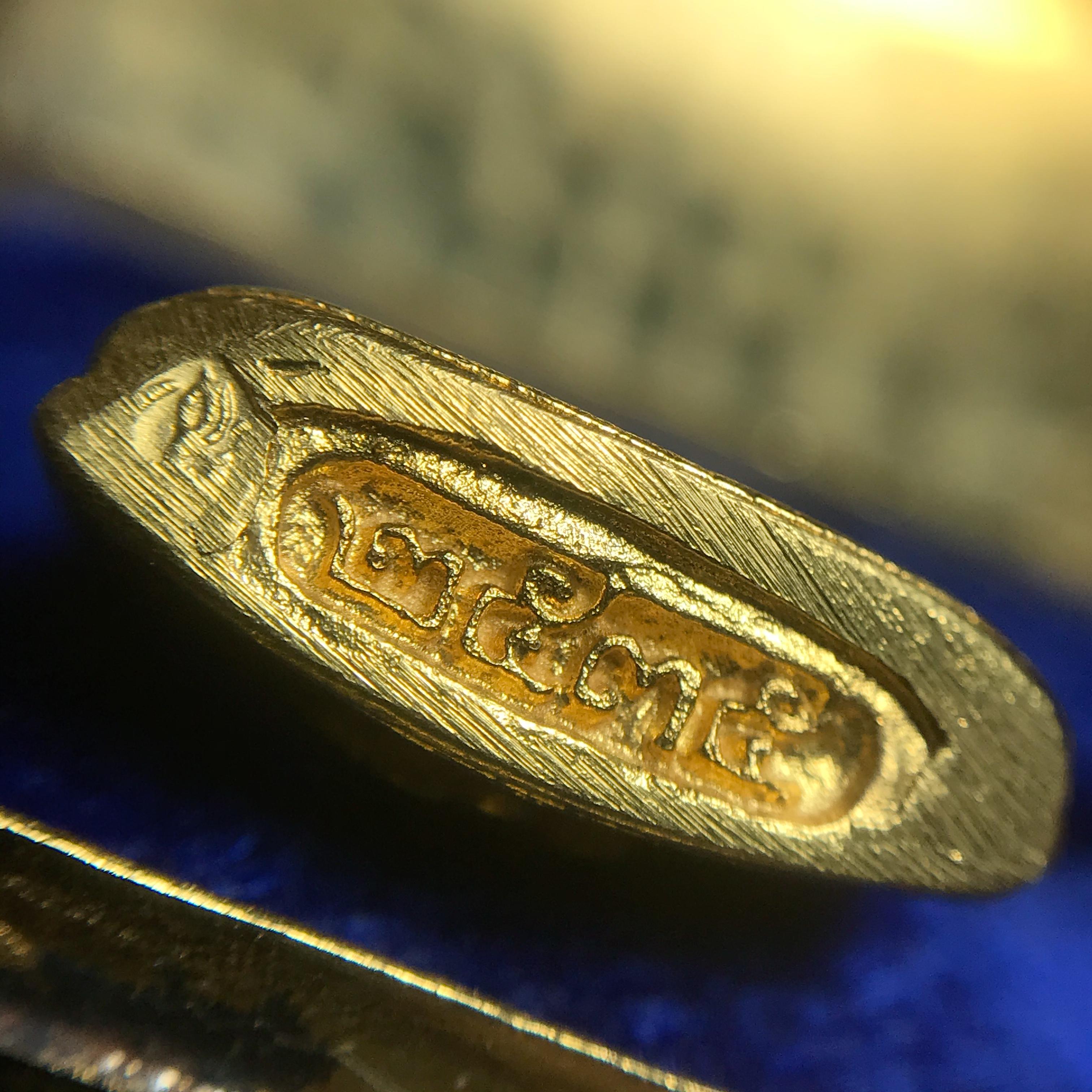 พระสมเด็จนางพญา ส.ก. ปี2535 เนื้อทองคำ พิมพ์ใหญ่ 5รอบพระราชินี หลวงปู่โต๊ะปลุกเสก(ในหลวงและพระราชินีเสด็จในพิธี) พร้อมกล่องบรรจุเดิม(นิยม)