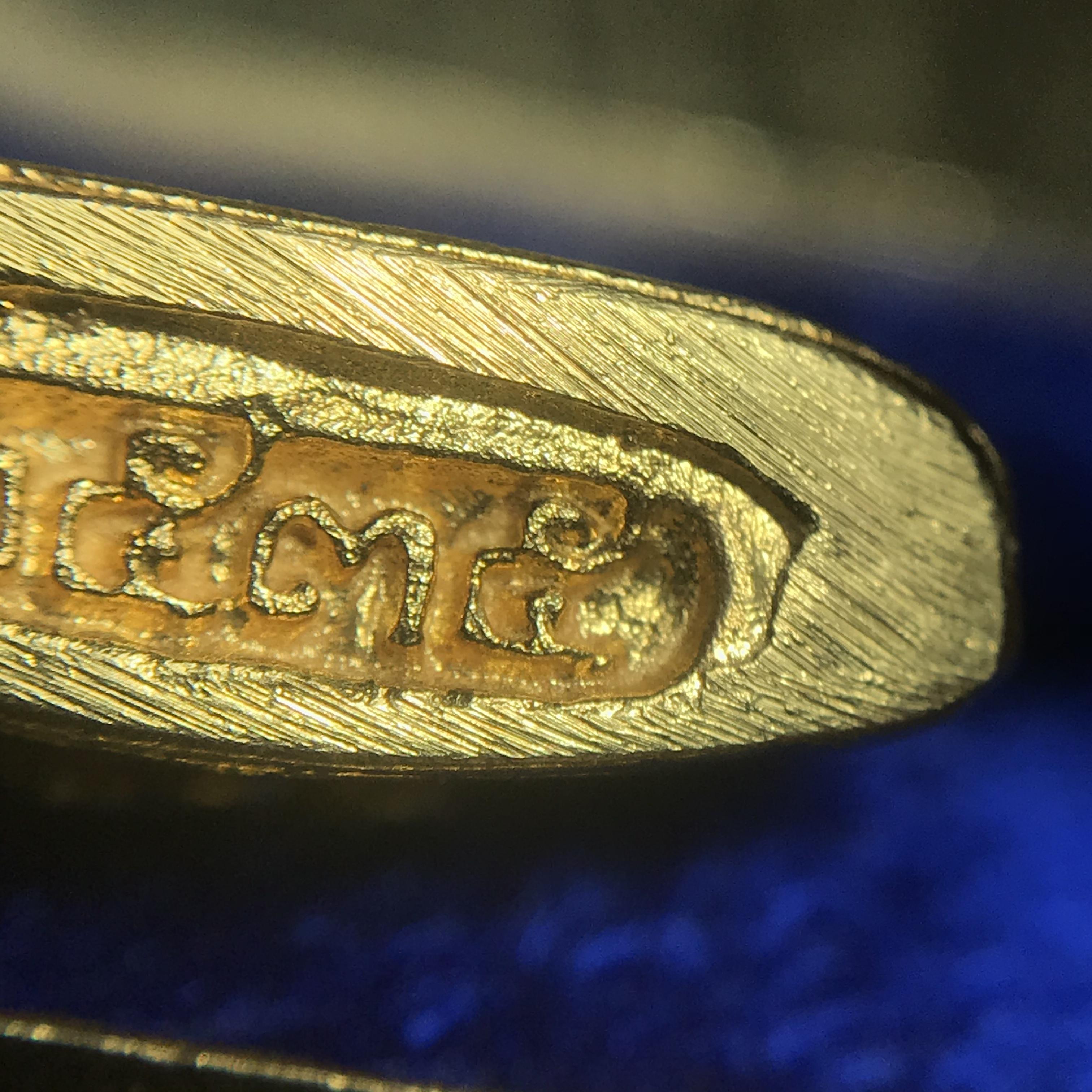 พระสมเด็จนางพญา ส.ก. ปี2535 เนื้อทองคำ พิมพ์ใหญ่ 5รอบพระราชินี หลวงปู่โต๊ะปลุกเสก(ในหลวงและพระราชินีเสด็จในพิธี) พร้อมกล่องบรรจุเดิม(นิยม)