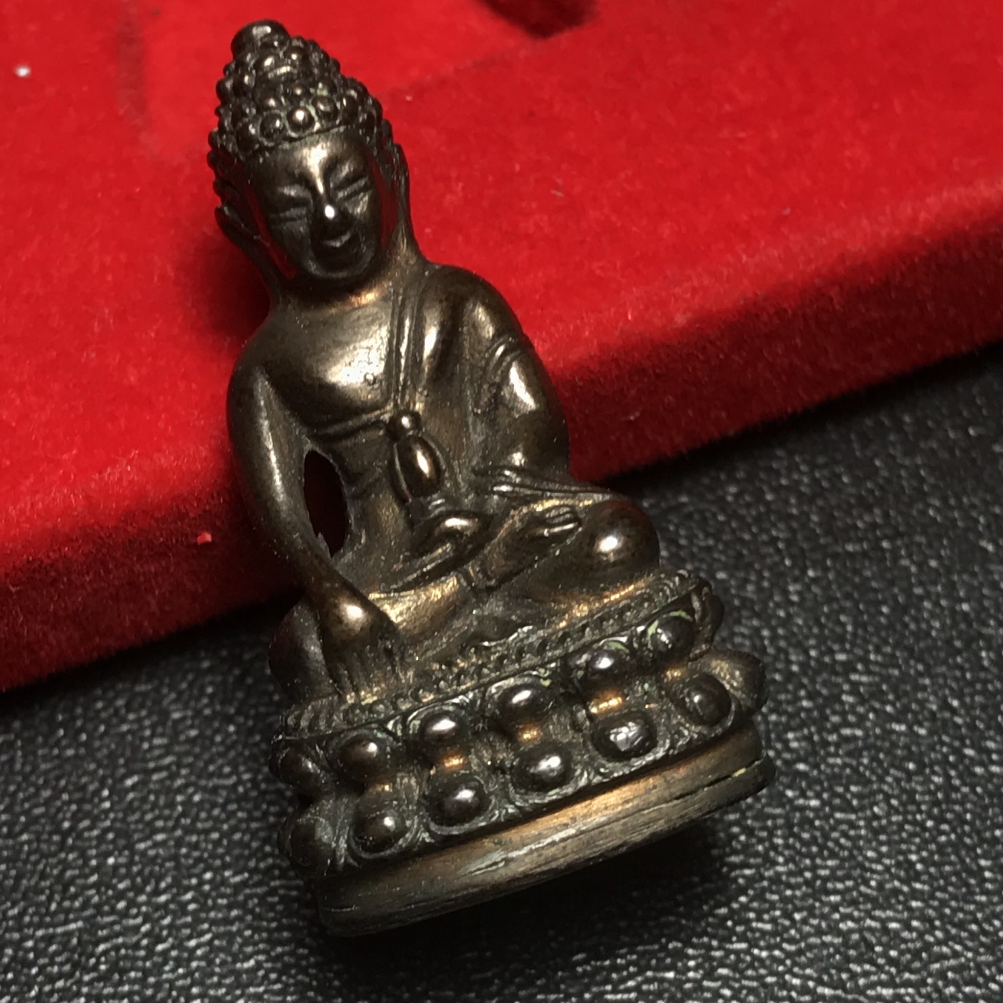 พระกริ่งศาสดา ภปร. วัดบวรนิเวศวิหาร ปี2532 เพื่อศูนย์การแพทย์สิริกิติ์ เนื้อนวโลหะพร้อมกล่องบรรจุเดิม