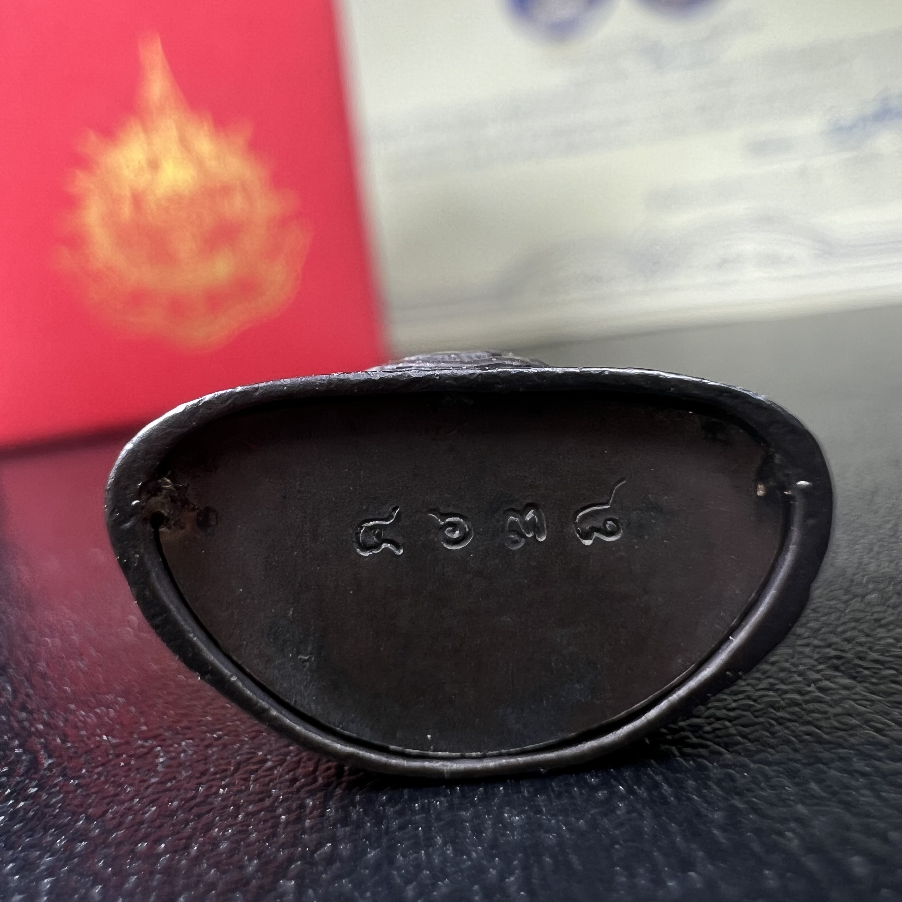 พระกริ่งไพรีพินาศ เฉลิมพระเกียรติ พระบาทสมเด็จพระเจ้าอยู่หัวรัชกาลที่9 พระชนมพรรษา 6 รอบ ปี2542 เนื้อนวโลหะผสมทองคำ(บรรจุเหล็กไหล)ดีนอก-ดีใน***องค์นี้สภาพสวยครบสมบูรณ์ มาพร้อมกล่องเดิมและใบรับรองจากผู้จัดสร้างแบบนี้หายากมาก***