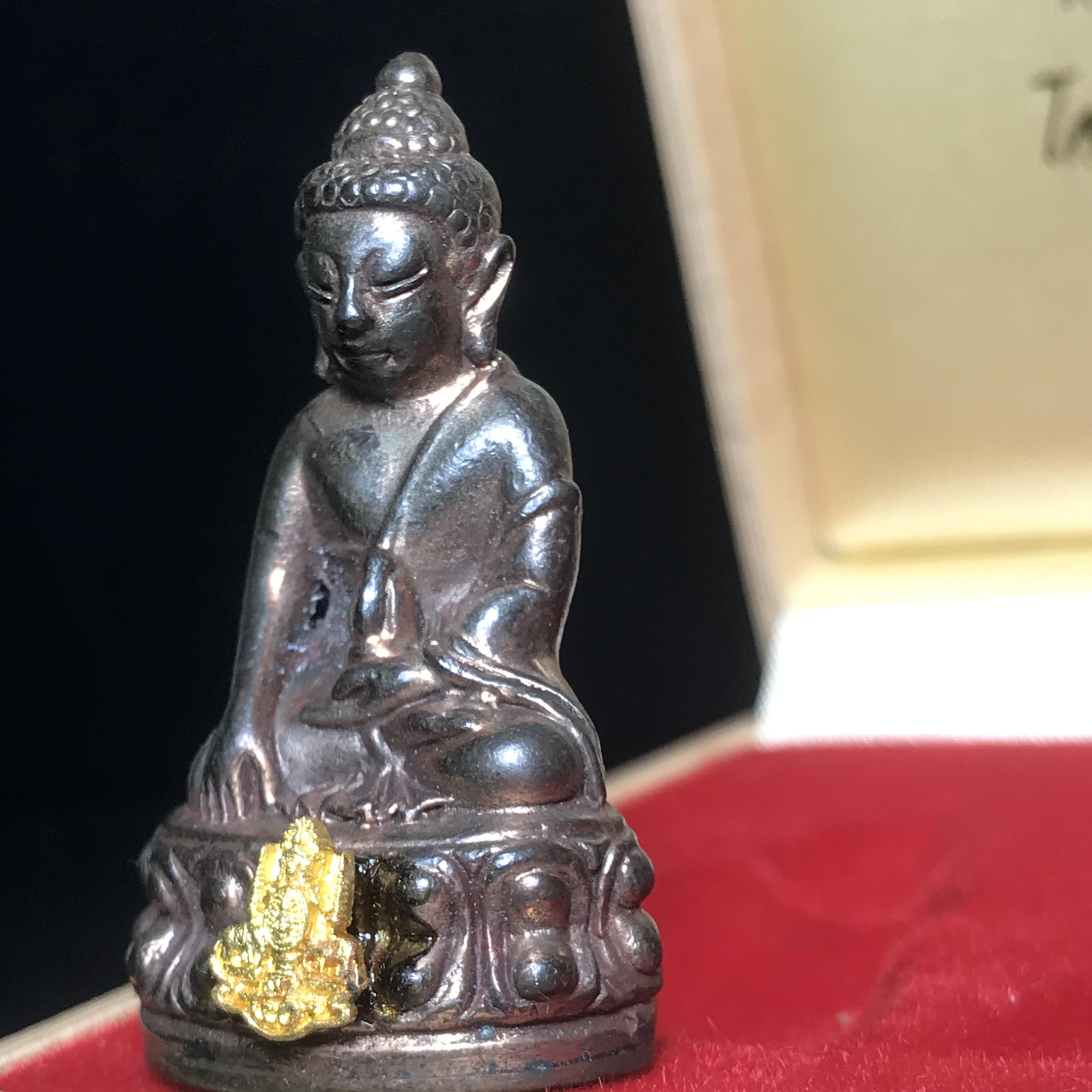 พระกริ่งเจริญโภคทรัพย์ พระพิมพ์จิตรลดา ที่ระลึกโครงการหลวง ปี2539(ชุดกรรมการหายาก)(1ใน1999ชุด)