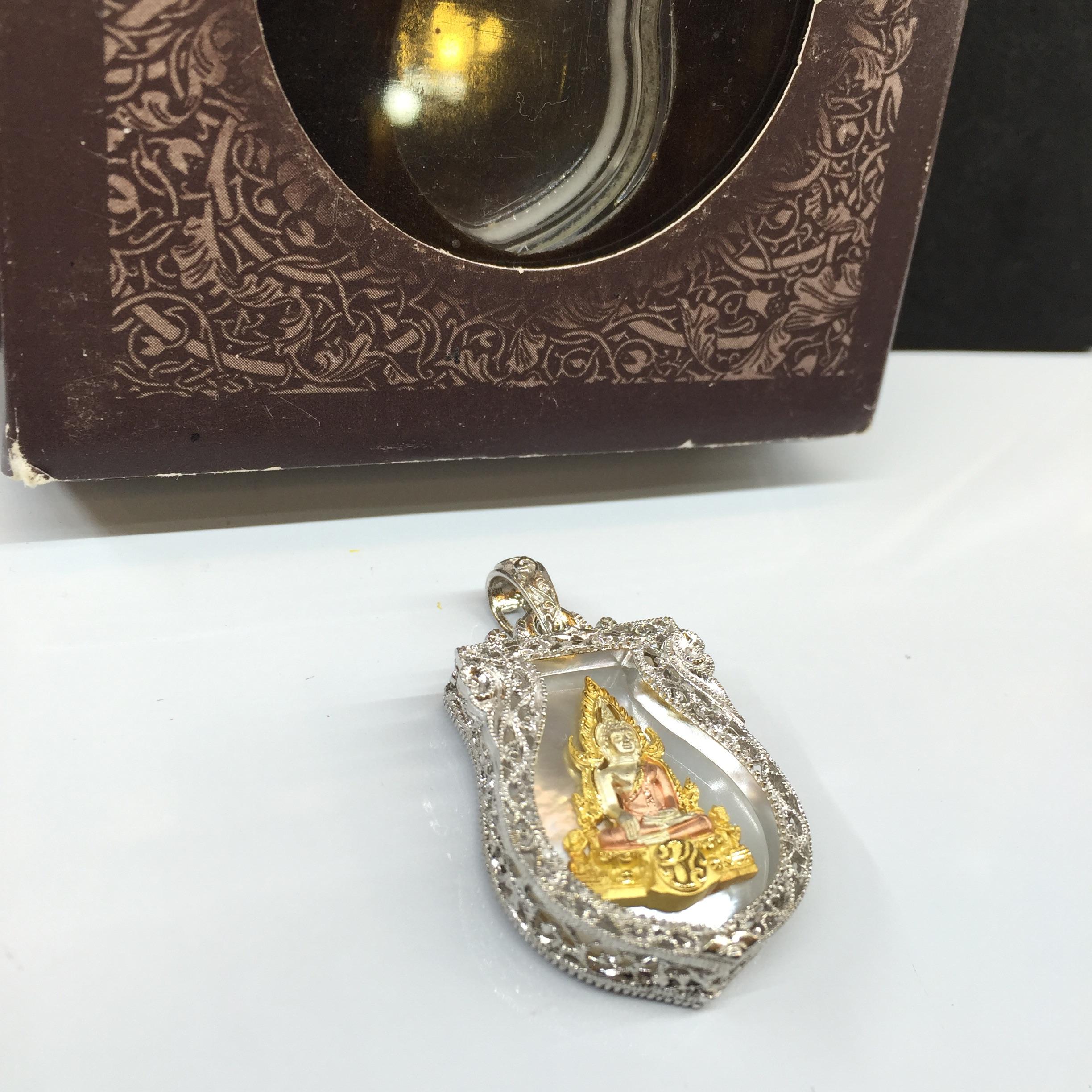 เหรียญทรงเสมา พระพุทธชินราช ภปร โครงการ "เพราะแผ่นดินนี้คือ แผ่นดินเกิด" เนื้อเงินสามกษัตรย์ ปี2548