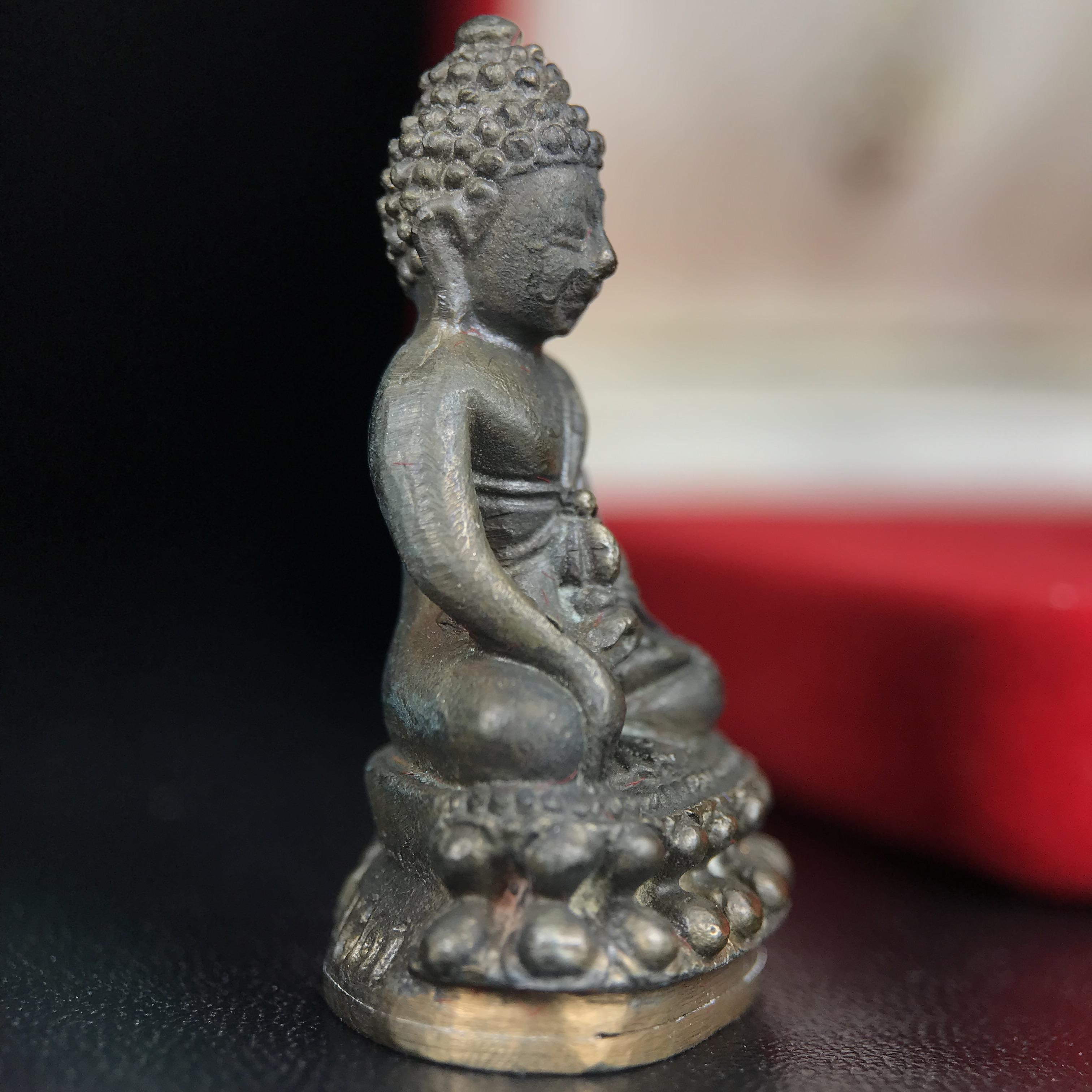 พระกริ่งศาสดา ภปร. วัดบวรนิเวศวิหาร ปี 2532 จัดสร้างในโอกาสสองทศวรรษรามาธิบดี เพื่อศูนย์การแพทย์สิริกิติ์ เนื้อนวโลหะ(ผิวเดิมสวยงาม) (พิธีใหญ่ มวลสารมงคล สวยงามเข้มขลัง)สมเด็จพระญาณสังวร สมเด็จพระสังฆราชฯเสด็จเททอง***ตอกโค๊ตหมายเลข ๑๑๑๖***