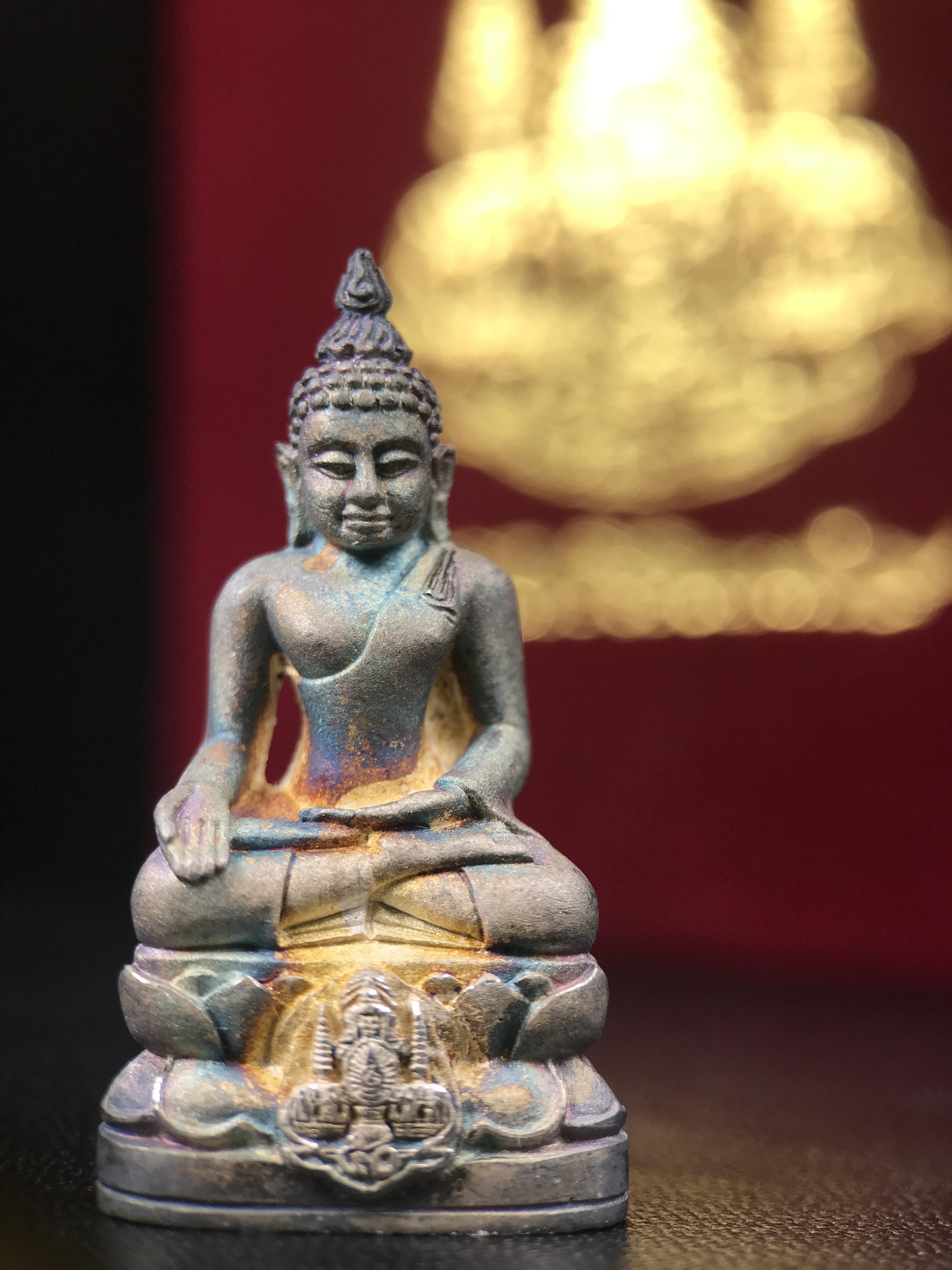 พระกริ่งไพรีพินาศ ตรากาญจนาภิเษก วัดบวรนิเวศวิหาร ที่ระลึกในหลวงรัชกาลที่9 ครองสิริราชสมบัติครบ 50ปี เนื้อเงิน(สภาพผิวเดิมขึ้นสีรุ้งธรรมชาติสวยแบบนิยม)(เสน่ห์พระเนื้อเงินสีสันที่ธรรมชาติสรรค์สร้าง)เข้มขลังทรงอานุภาพยิ่งใหญ่ กำราบศัตรูพ่ายสิ้น พระไพรีพินาศ