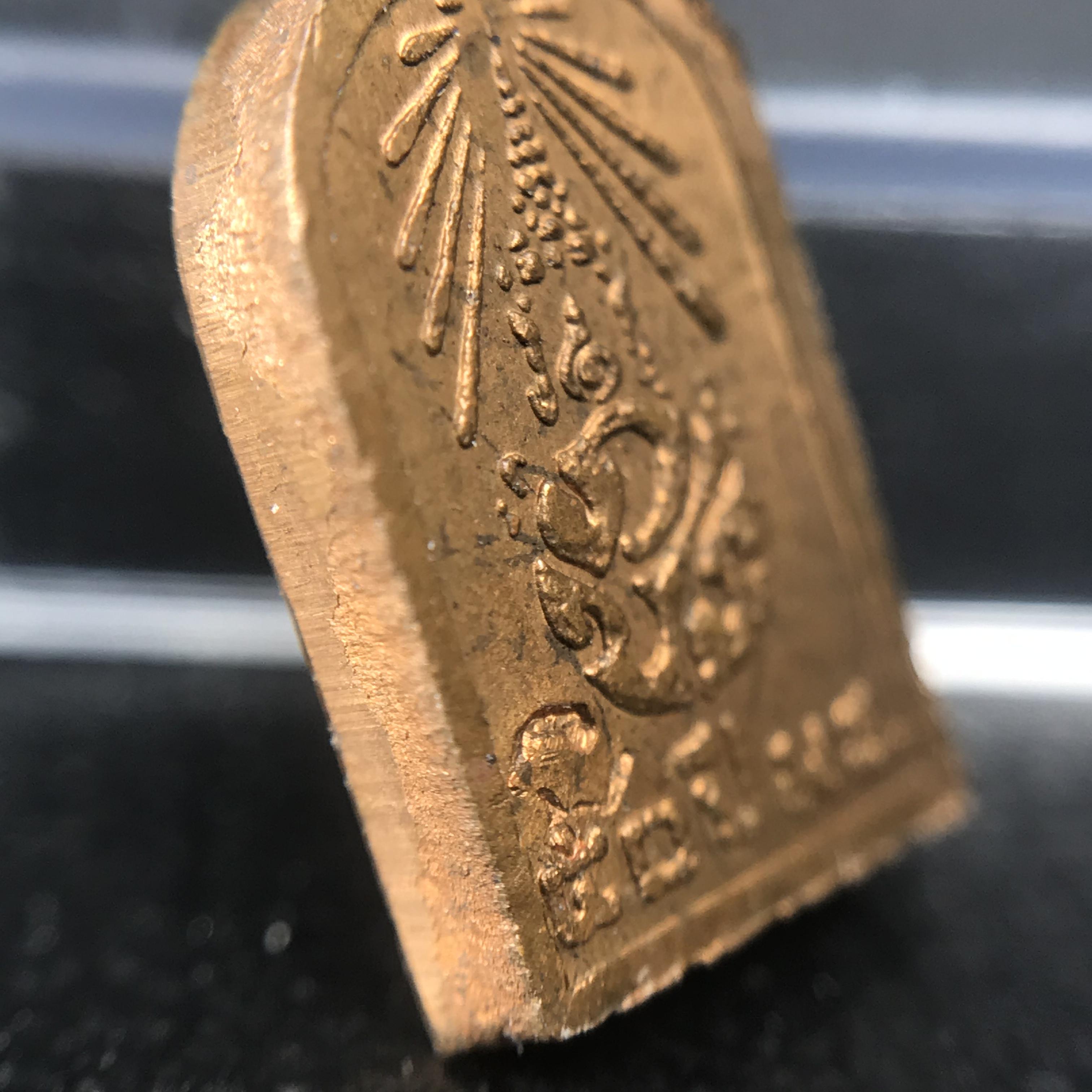 พระปรกใบมะขาม พระพุทธสิหิงค์ ภปร. ธรรมศาสตร์ 50ปี เนื้อทองแดง(คัดสภาพสวย)(ในหลวงรัชกาลที่9 เสด็จเททอง)(พระปรกใบมะขาม ภปร รุ่นแรก)