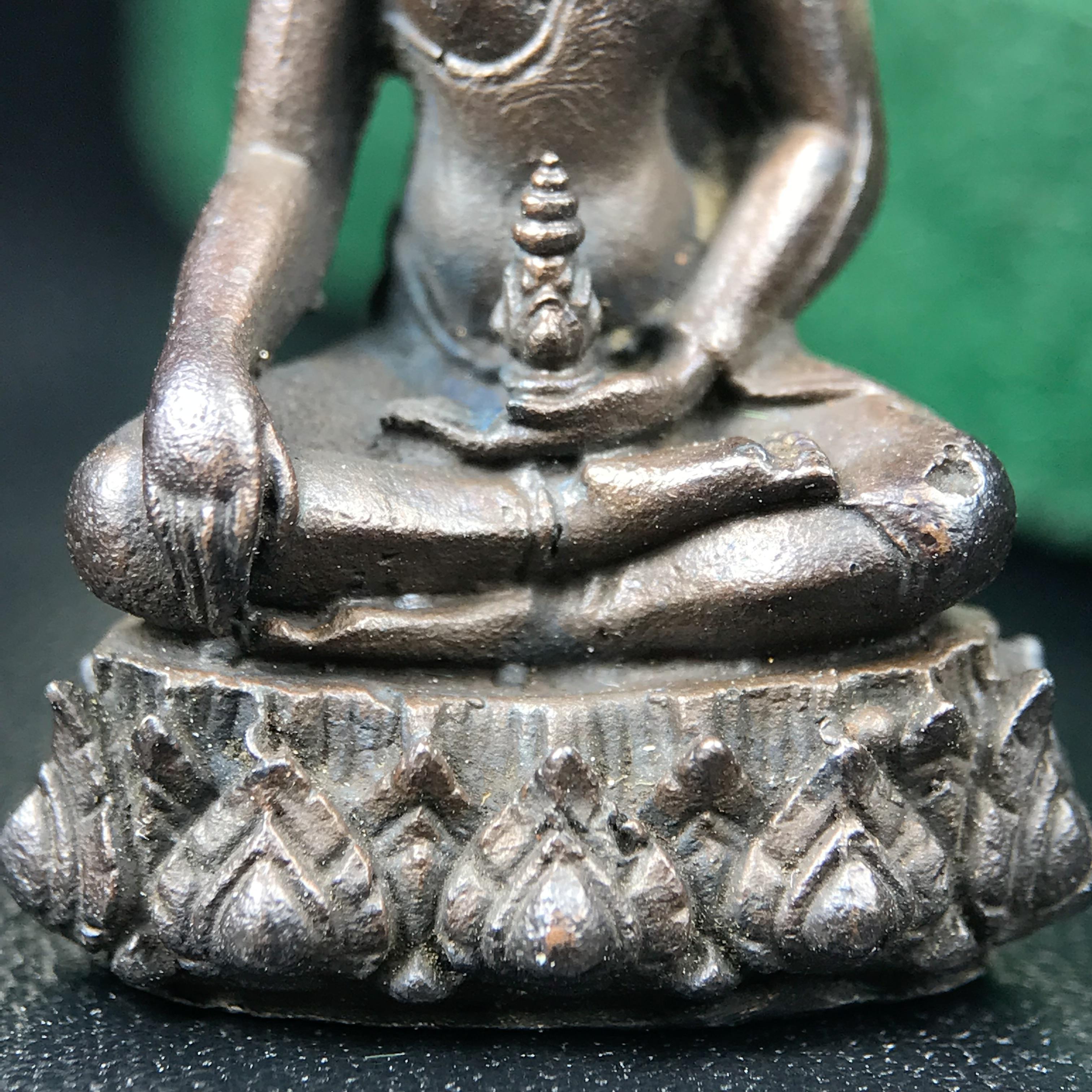 พระกริ่งวาสนา(รุ่นแรก) 80 พรรษา สมเด็จพระสังฆราช (วาสน์) วัดราชบพิธฯ ปี2521 เนื้อนวโลหะ(ตอกโค๊ตพระปิดตา) โดยมีหลวงปู่โต๊ะ วัดประดู่ฉิมพลีร่วมปลุกเสก พร้อมกล่องบรรจุเดิม(รุ่นแรก คอตั้งตรงได้สัดส่วน หายาก)