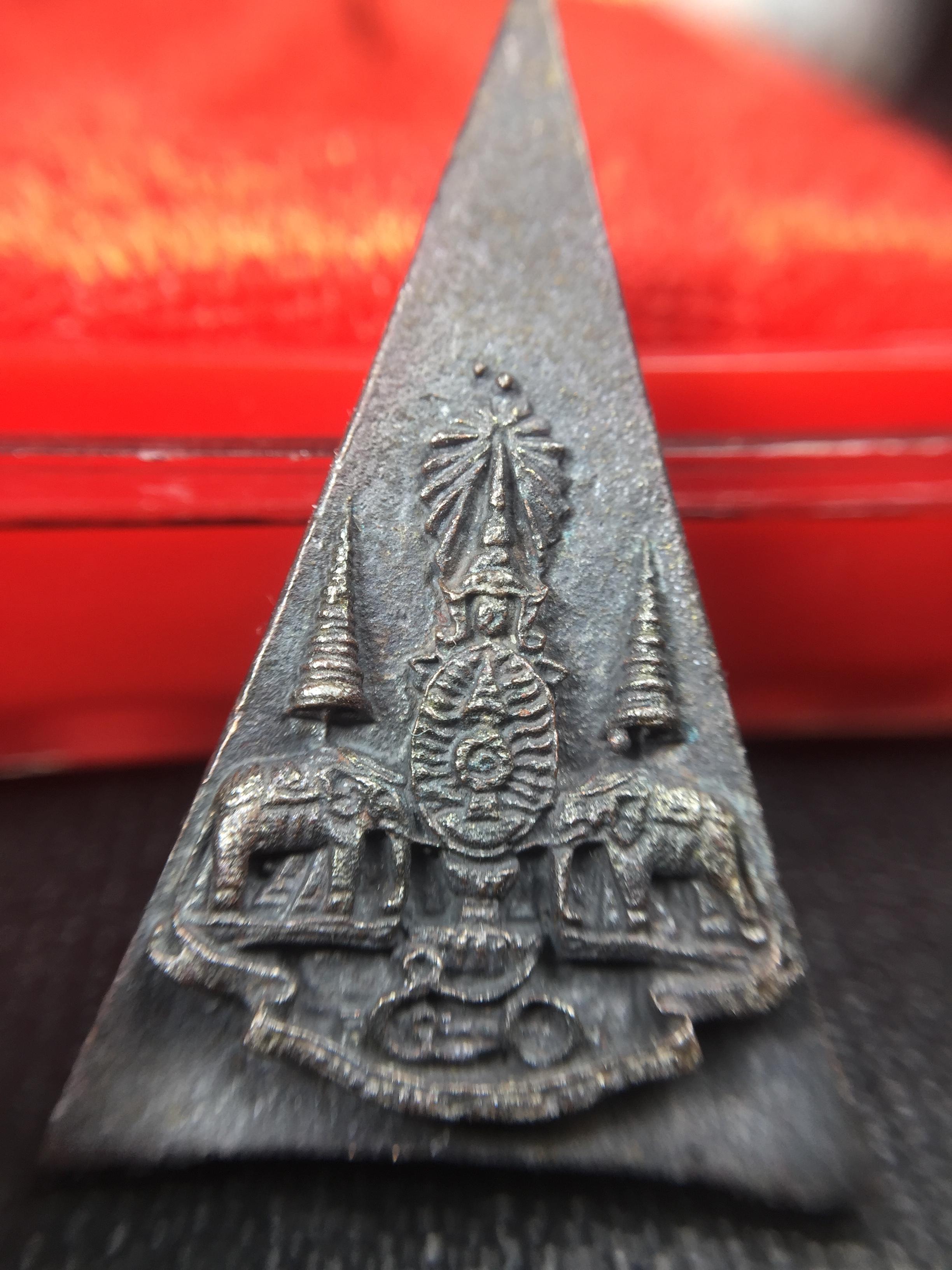 พระกำลังแผ่นดิน (สมเด็จจิตรลดา2) จัดสร้างเฉลิมพระเกียรติ ร.9 ครองราชย์ 50 ปี 2539 เนื้อเงิน+เนื้อนวโลหะ(สร้างน้อยหายาก)พร้อมกล่องบรรจุเดิม(1ใน2539องค์)