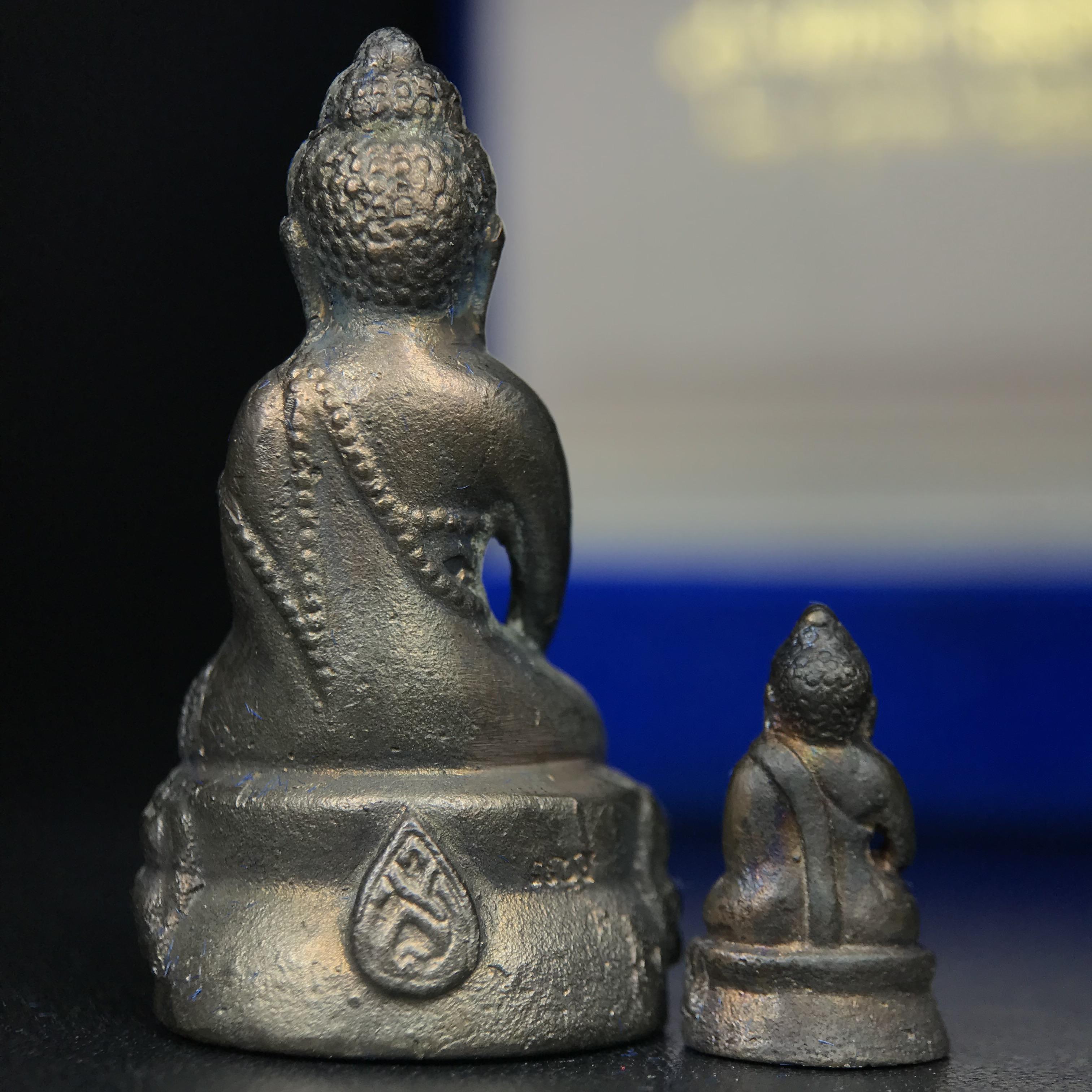 พระกริ่ง-พระชัยวัฒน์ สว. 90 พรรษาสมเด็จย่า ปี2533 เนื้อนวโลหะ(แก่ทองคำผสมทองคำเยอะมากรุ่นนี้)(ในหลวงรัชกาลที่9เสด็จในพิธี)(หล่อแบบโบราณอุดมวลสาร 108 แบบฉบับพระกริ่งใหญ่สายวัดสุทัศน์ พระสังฆราช(แพ))(1 ใน 3000 ชุด) หายาก(***องค์นี้ผิวเนื้อนวโลหะสวยมาก***)