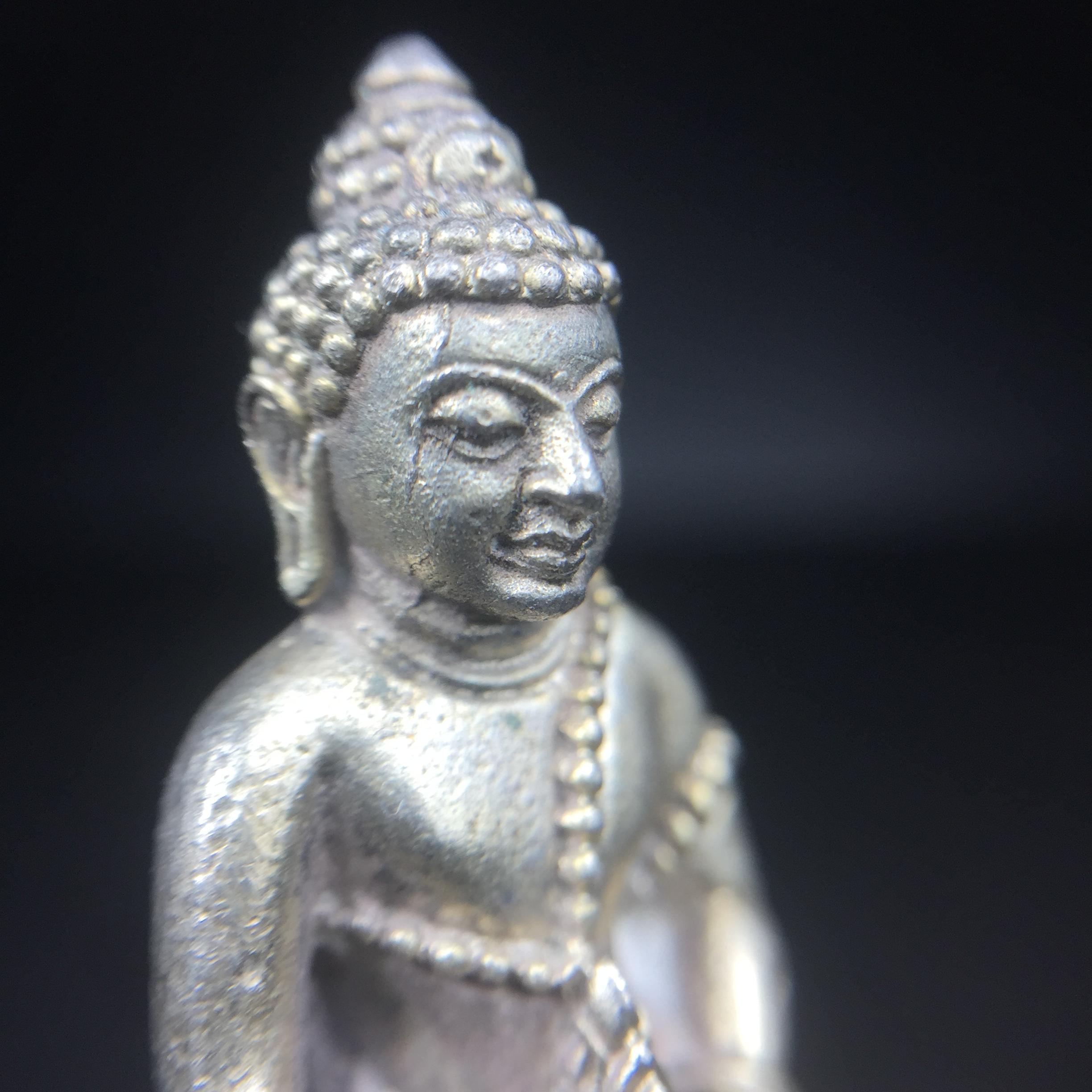 พระกริ่งศิรากาศ ภปร.(วัตถุมงคล"คุ้มเกล้าฯ") โรงพยาบาลภูมิพล เนื้อเงินพิมพ์หน้าไทย (ในหลวงรัชกาลที่9เสด็จเททอง)(พิธีใหญ่)(นิยม)