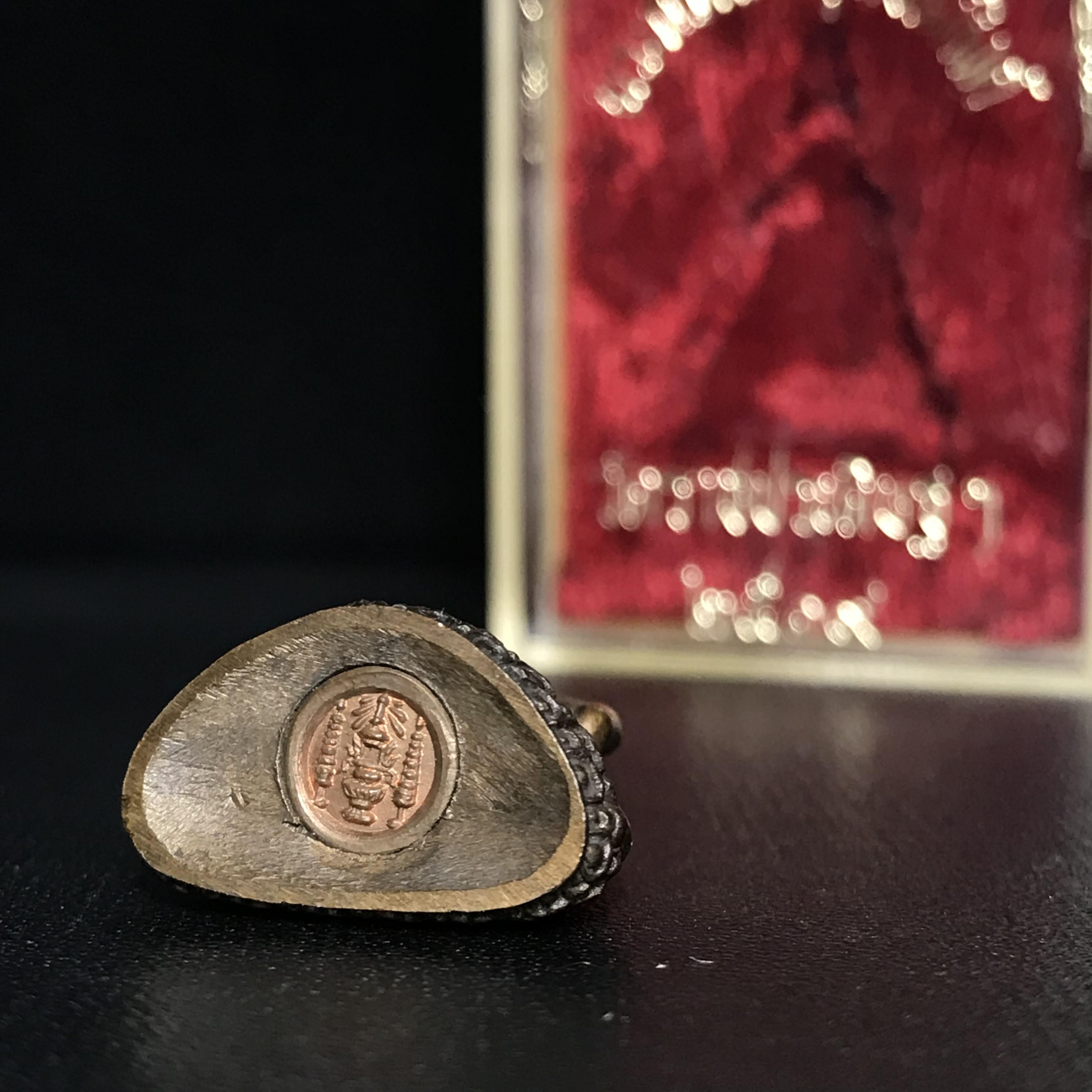 พระกริ่งพระพุทธสิหิงห์ วัดราชประดิษฐ์ ปี2519 เนื้อนวโลหะกล่องบรรจุเดิม(ในหลวงรัชกาลที่9เสด็จในพิธี)