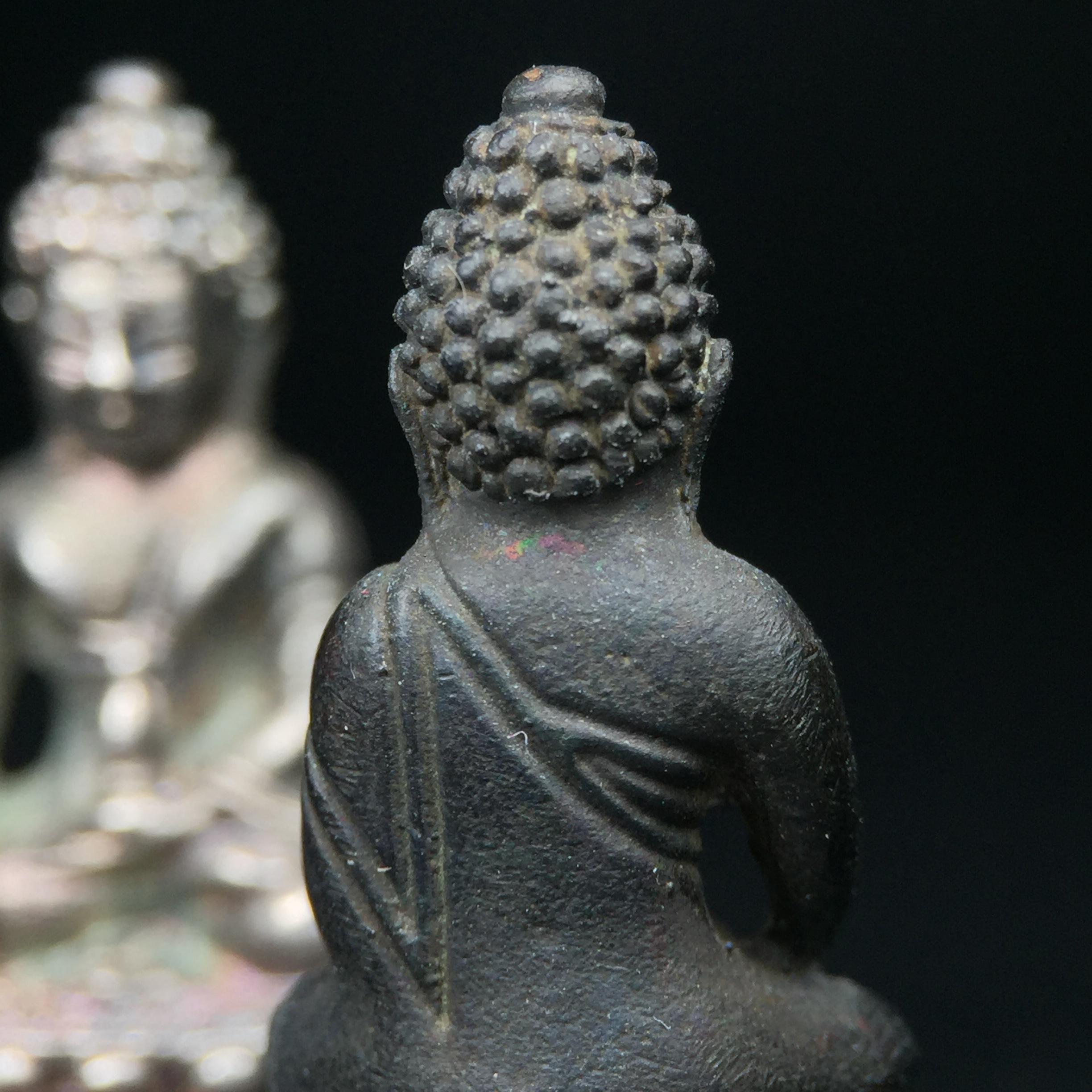 พระกริ่งศาสดา ภปร. วัดบวรนิเวศวิหาร ปี 2532 จัดสร้างในโอกาสสองทศวรรษรามาธิบดี เพื่อศูนย์การแพทย์สิริกิติ์ เนื้อเงิน+เนื้อนวโลหะ(1ชุดรวม 2 องค์) (พิธีใหญ่ มวลสารมงคล สวยงามเข้มขลัง)สมเด็จพระญาณสังวร สมเด็จพระสังฆราชฯเสด็จเททอง