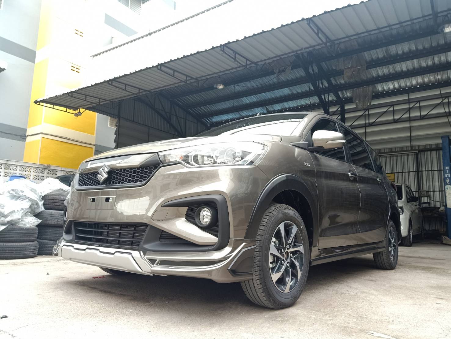Suzuki Ertiga 2019 V.1 with custom grille bodykits by Amotriz