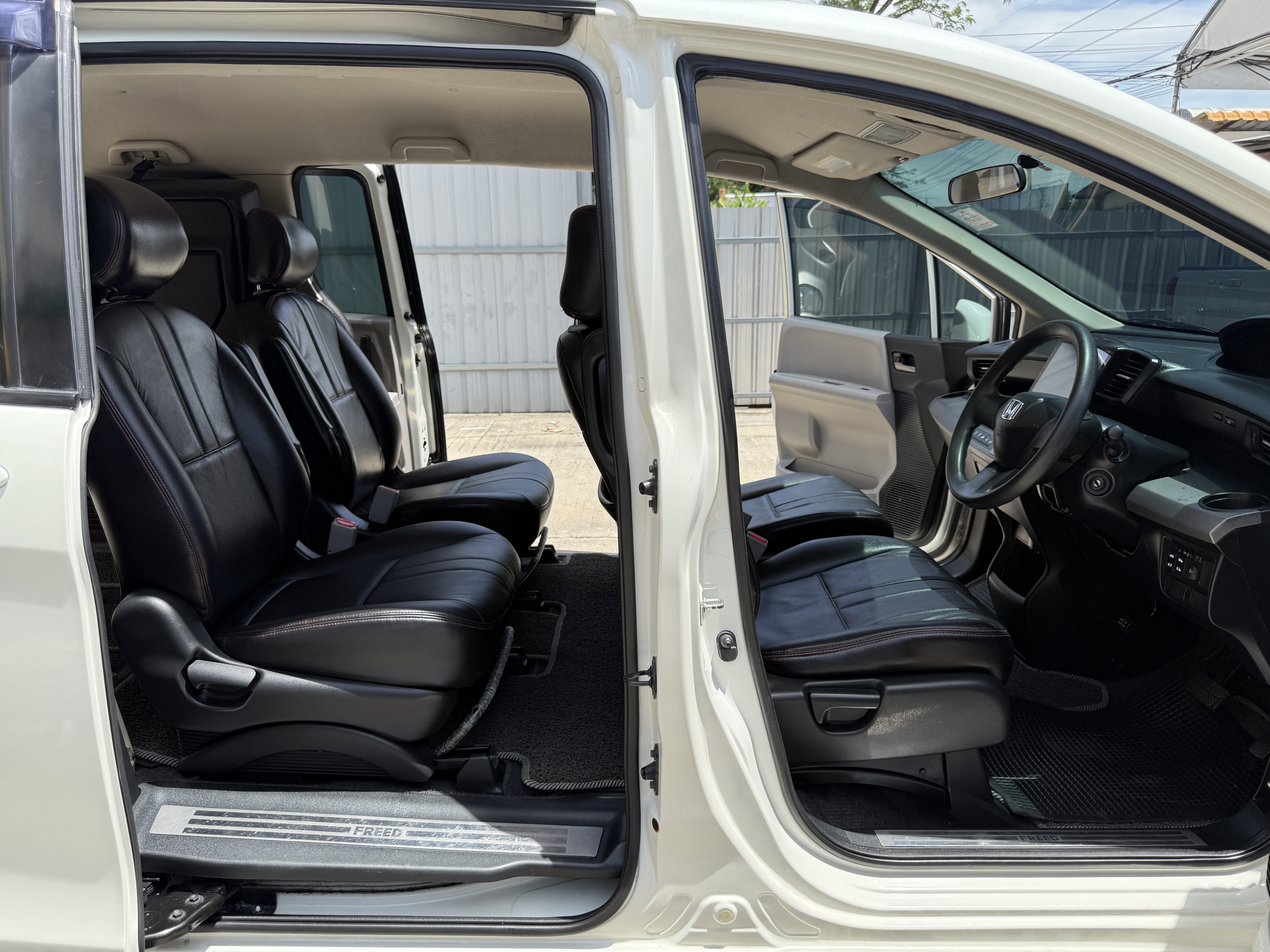 Honda Freed 1.5 E At 2012 ขาวมุก