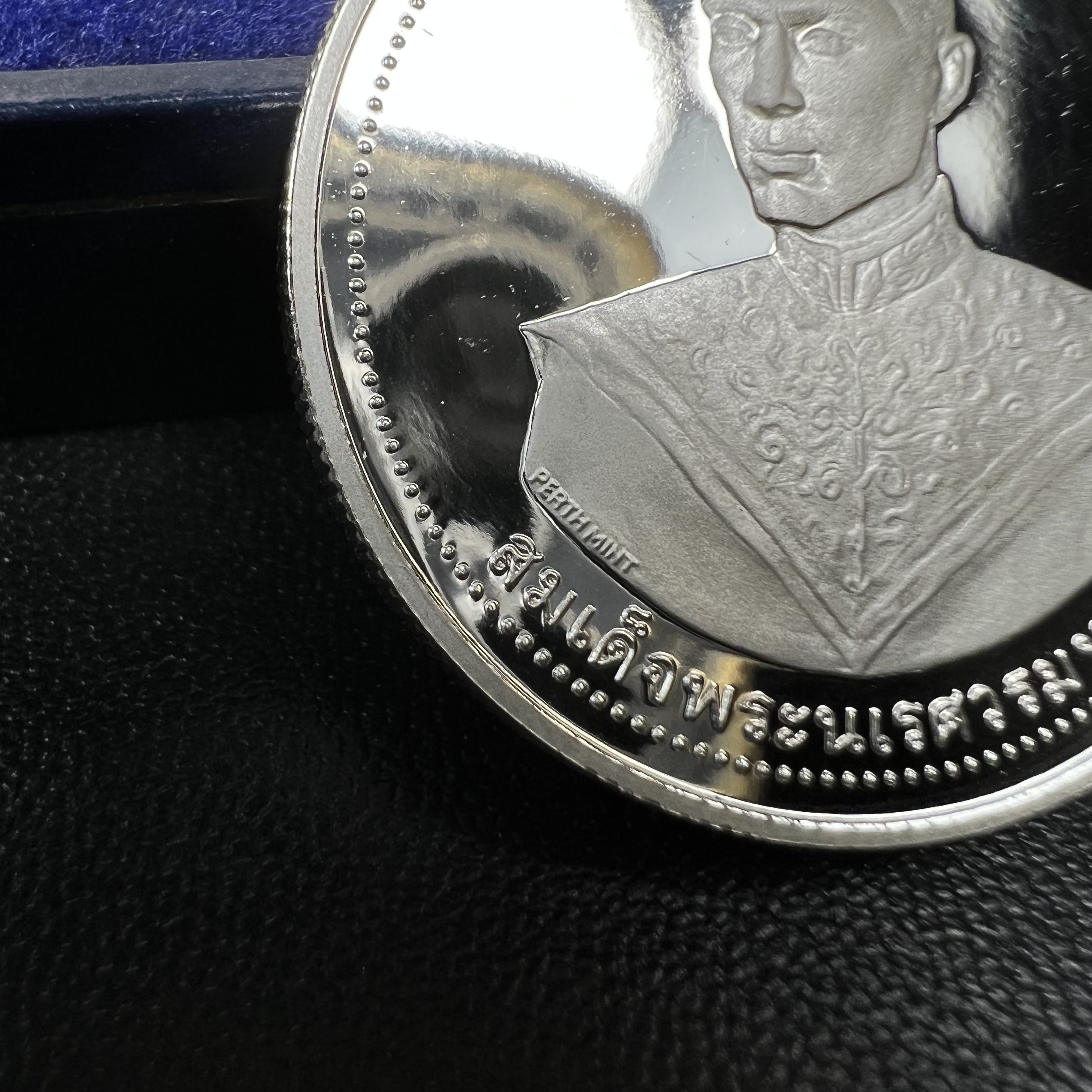 เหรียญสมเด็จพระนเรศวรมหาราช-พระพุทธชินราช รุ่นกองทุนสร้างอาคารเรียนวิทยาลัยสงฆ์ วัดพระศรีรัตนมหาธาตุ ปี 2536 เนื้อเงินขัดเงา บล็อกนอก เพิร์ธ ประเทศออสเตรเลีย(PERTH MINT)กล่องบรรจุเดิมใบรับรองพร้อมสวยงาม