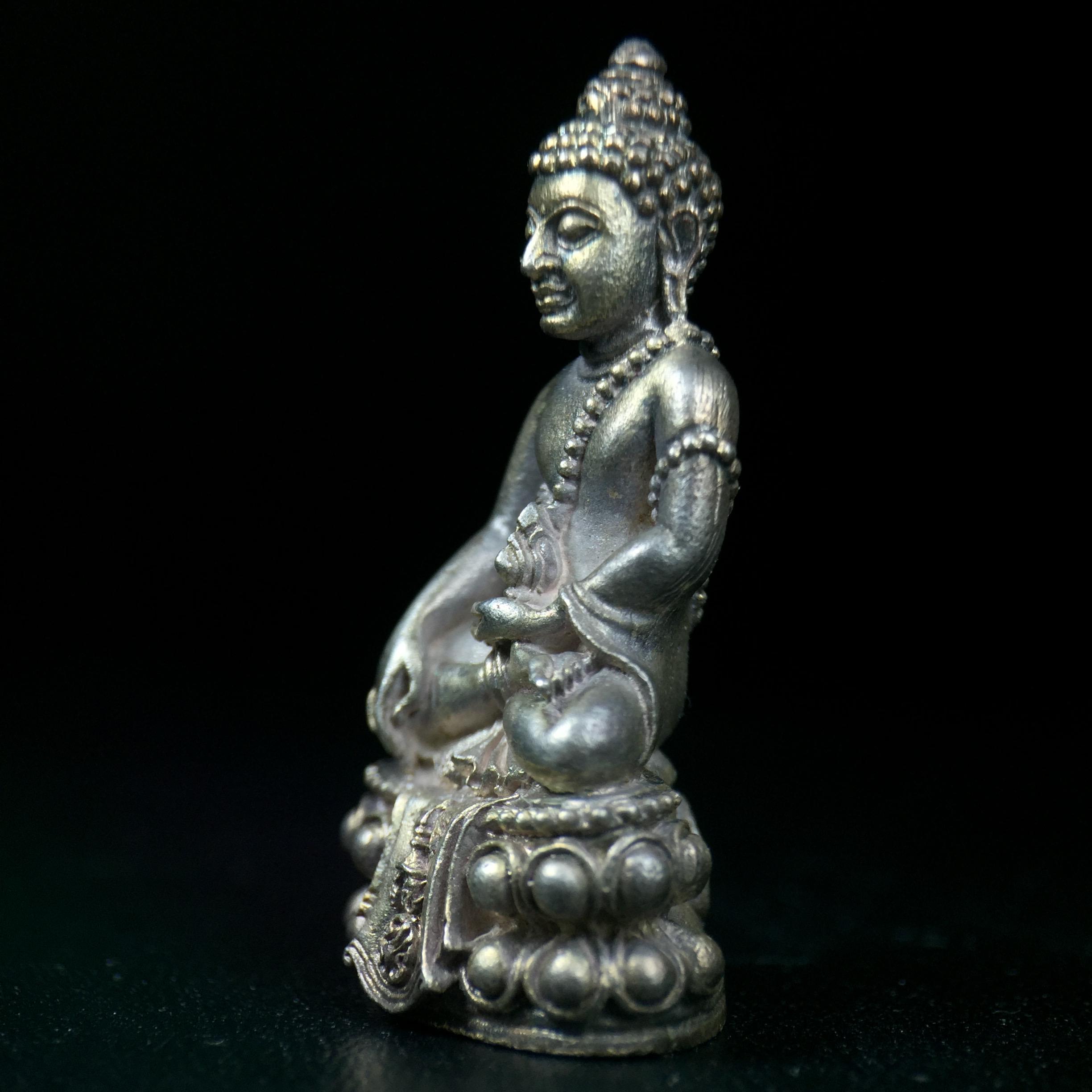 พระกริ่งศิรากาศ ภปร.(พระกริ่งคุ้มเกล้า)วัตถุมงคล"คุ้มเกล้าฯ" มูลนิธิ “คุ้มเกล้า” ในพระบรมราชูปถัมภ์ จัดสร้าง โรงพยาบาลภูมิพล เนื้อเงิน(พิมพ์หน้าไทย)(สภาพผิวเดิมขึ้นน้ำทองทั่วองค์สวย)(รัชกาลที่9เสด็จเททอง)(พิธีใหญ่)(นิยม)