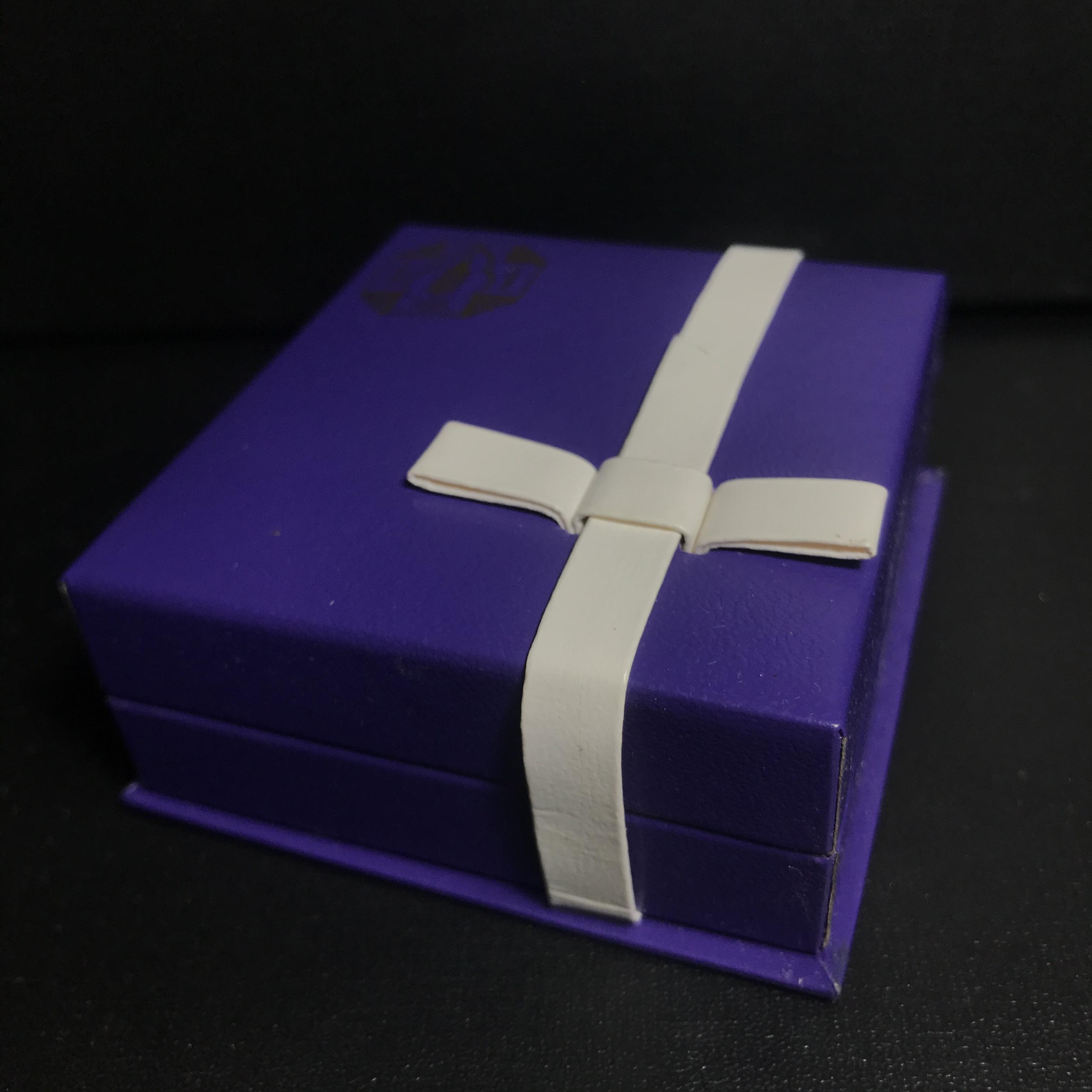 เหรียญหลวงพ่อทวด รุ่นสมเด็จเจ้าฟ้ามหาจักรี 48พรรษา โดยสภากาชาดไทย ปี2546 เนื้อเงิน(เดี่ยว) ขนาด 2.8 ซม.พร้อมกล่องบรรจุเดิมสวยงาม