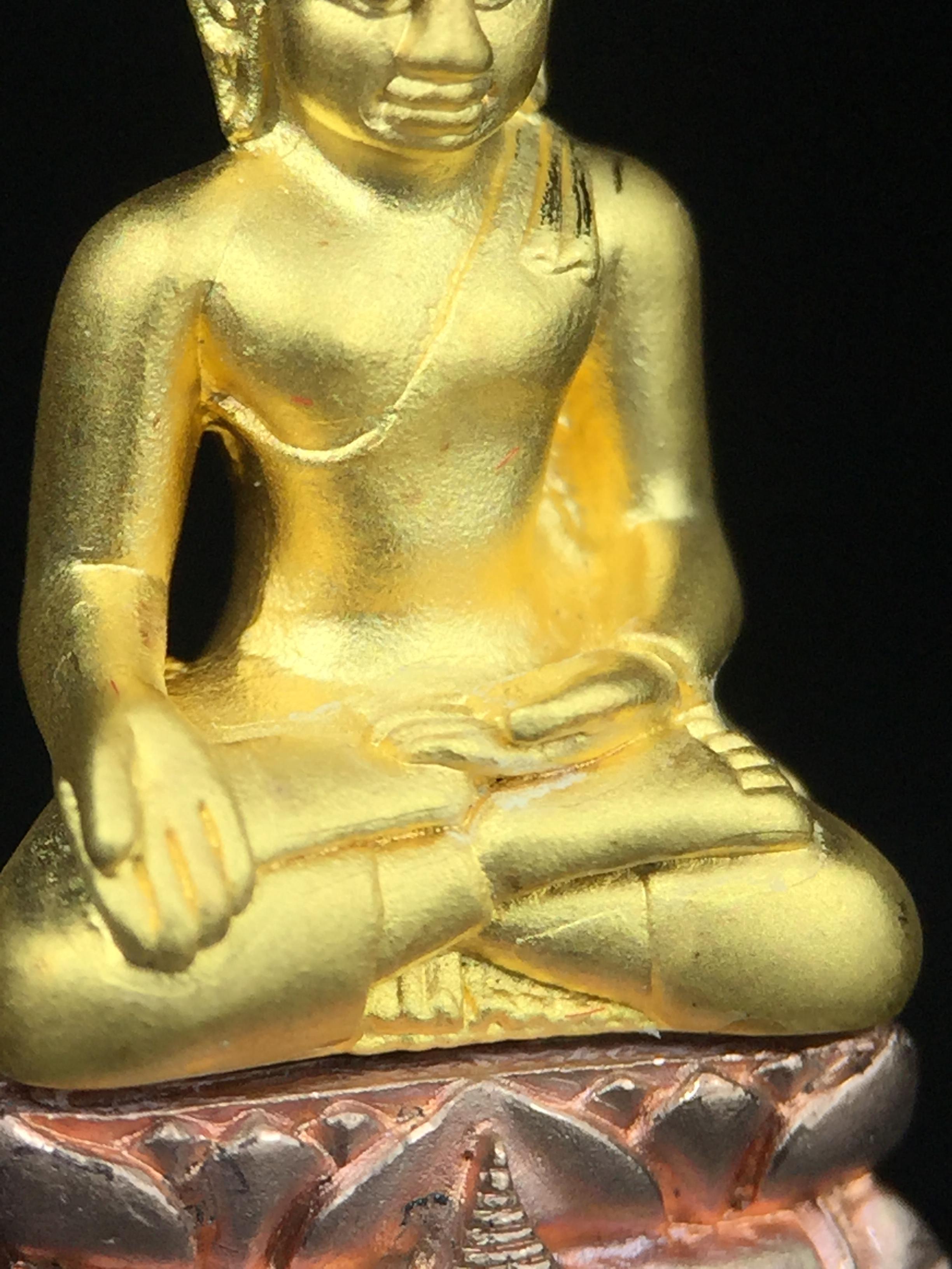 พระไพรีพินาศ รุ่นมหามงคล 72 พรรษา (6 รอบ) ในหลวงรัชกาลที่9 ปี2542 พิมพ์ใหญ่ เนื้อทองคำบริสุทธิ์ 99.9% (ฐานเนื้อนาค)แบบพ่นทรายขัดเงาบางส่วน(สภาพสวยเดิมกล่องบรรจุเดิมครบสมบูรณ์)องค์พิเศษกรรมการ(พบเจอน้อยหายากมาก)