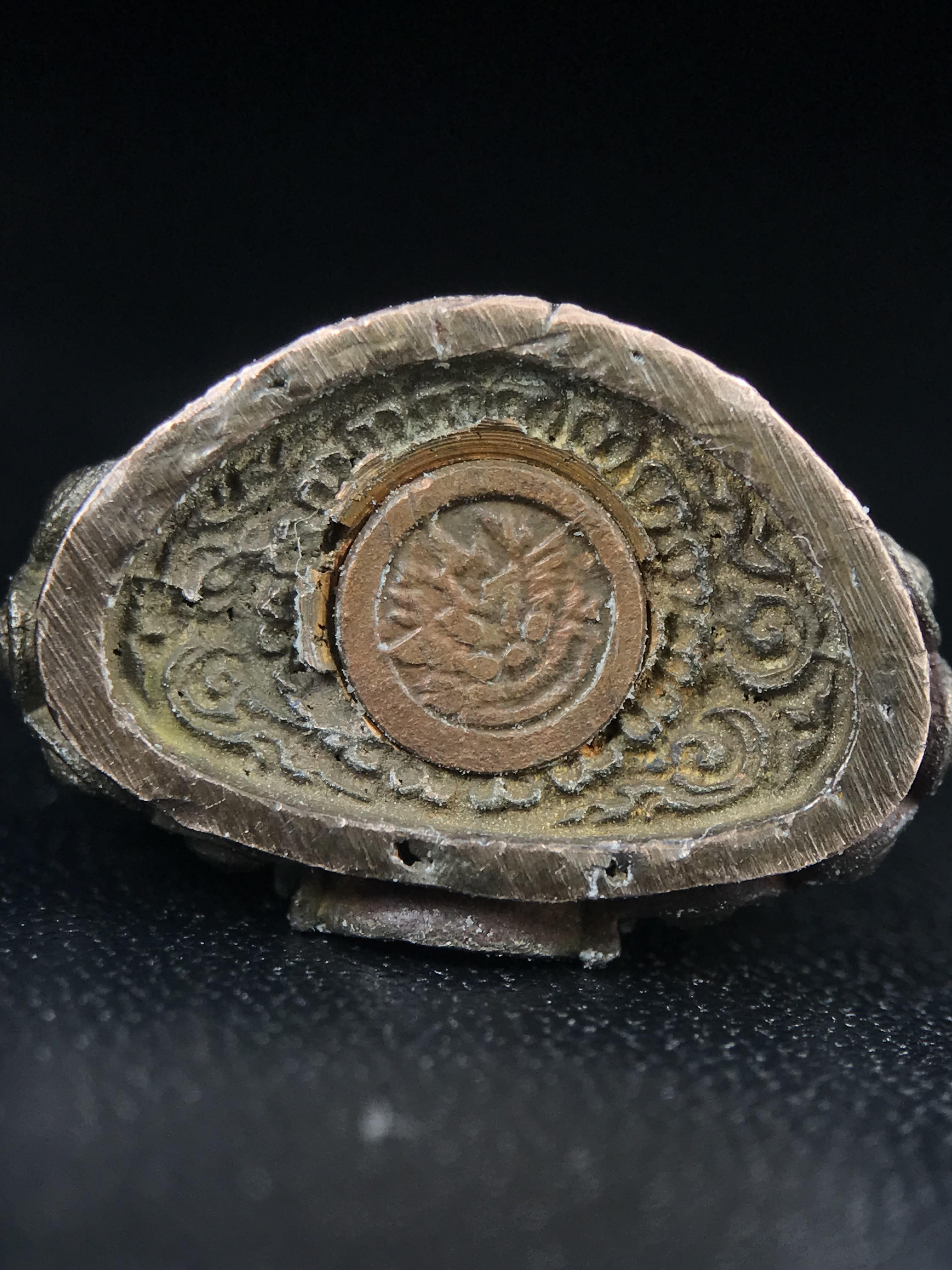 พระกริ่งศิรากาศ ภปร.(พระกริ่งคุ้มเกล้า)วัตถุมงคล"คุ้มเกล้าฯ" มูลนิธิ “คุ้มเกล้า” ในพระบรมราชูปถัมภ์ จัดสร้าง โรงพยาบาลภูมิพล เนื้อนวโลหะ(พิมพ์หน้าไทย)(ในหลวงรัชกาลที่9เสด็จเททอง)(พิธีใหญ่)(นิยม)